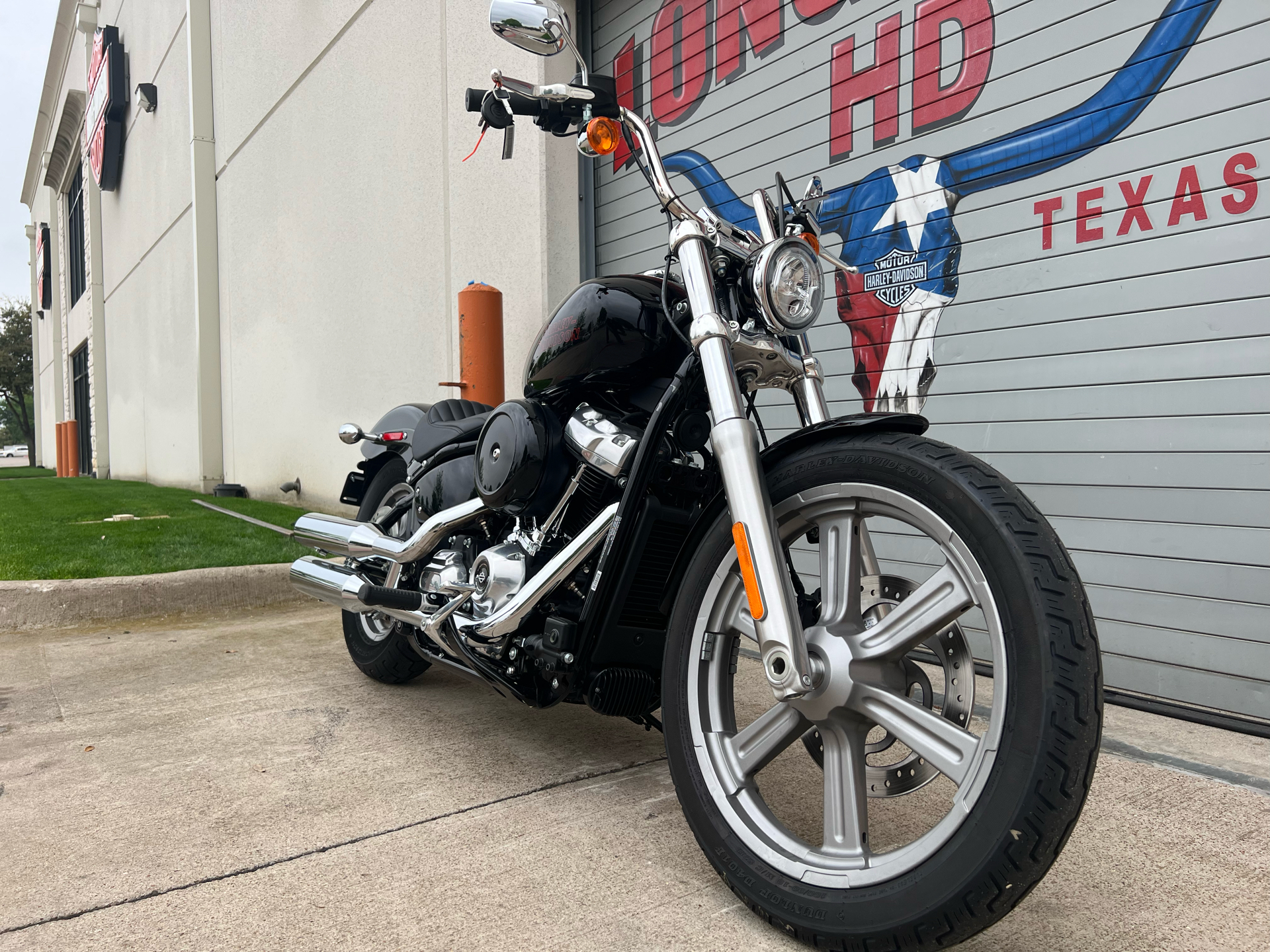 2023 Harley-Davidson Softail® Standard in Grand Prairie, Texas - Photo 3