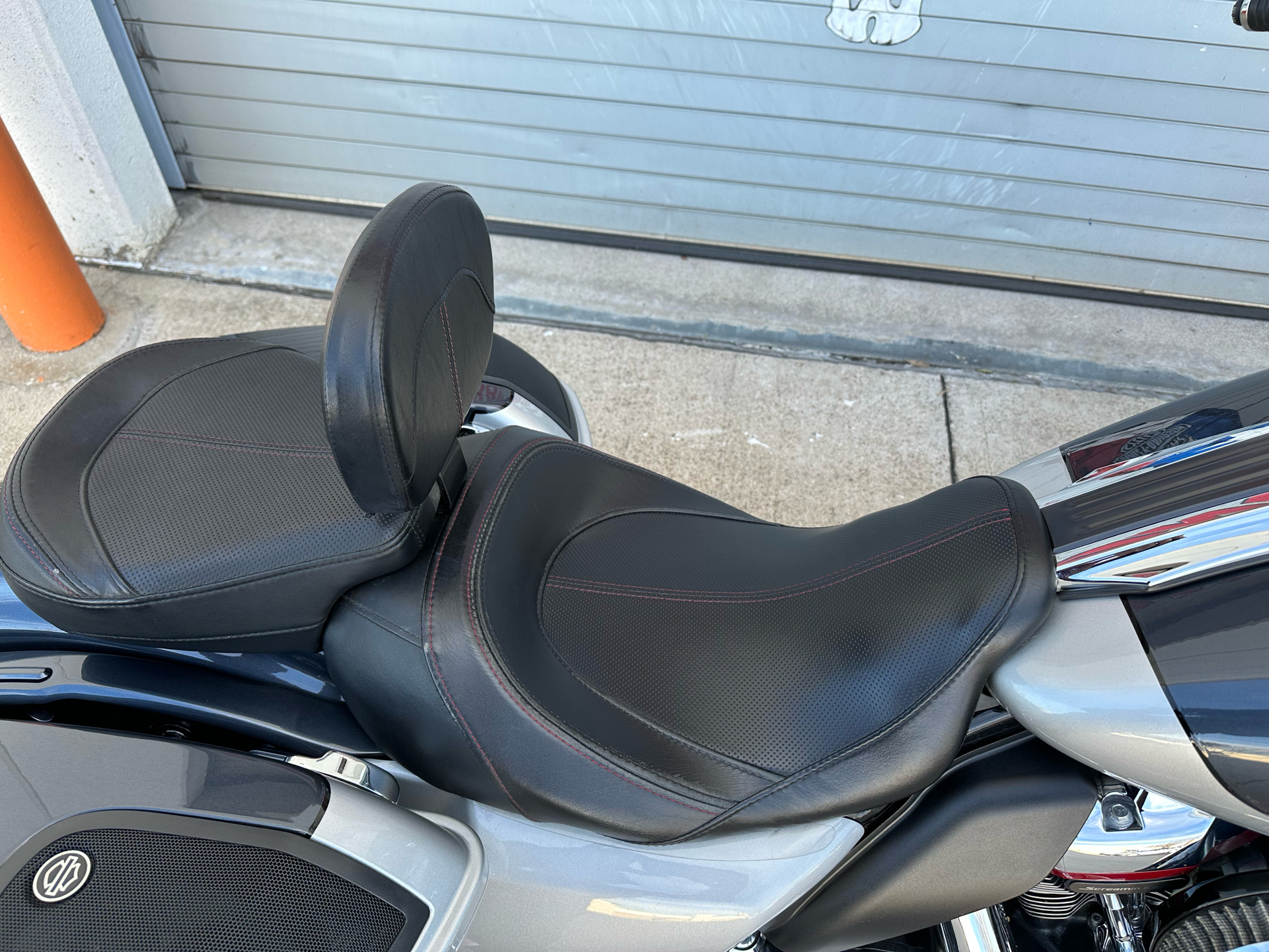 2019 Harley-Davidson CVO™ Street Glide® in Grand Prairie, Texas - Photo 9