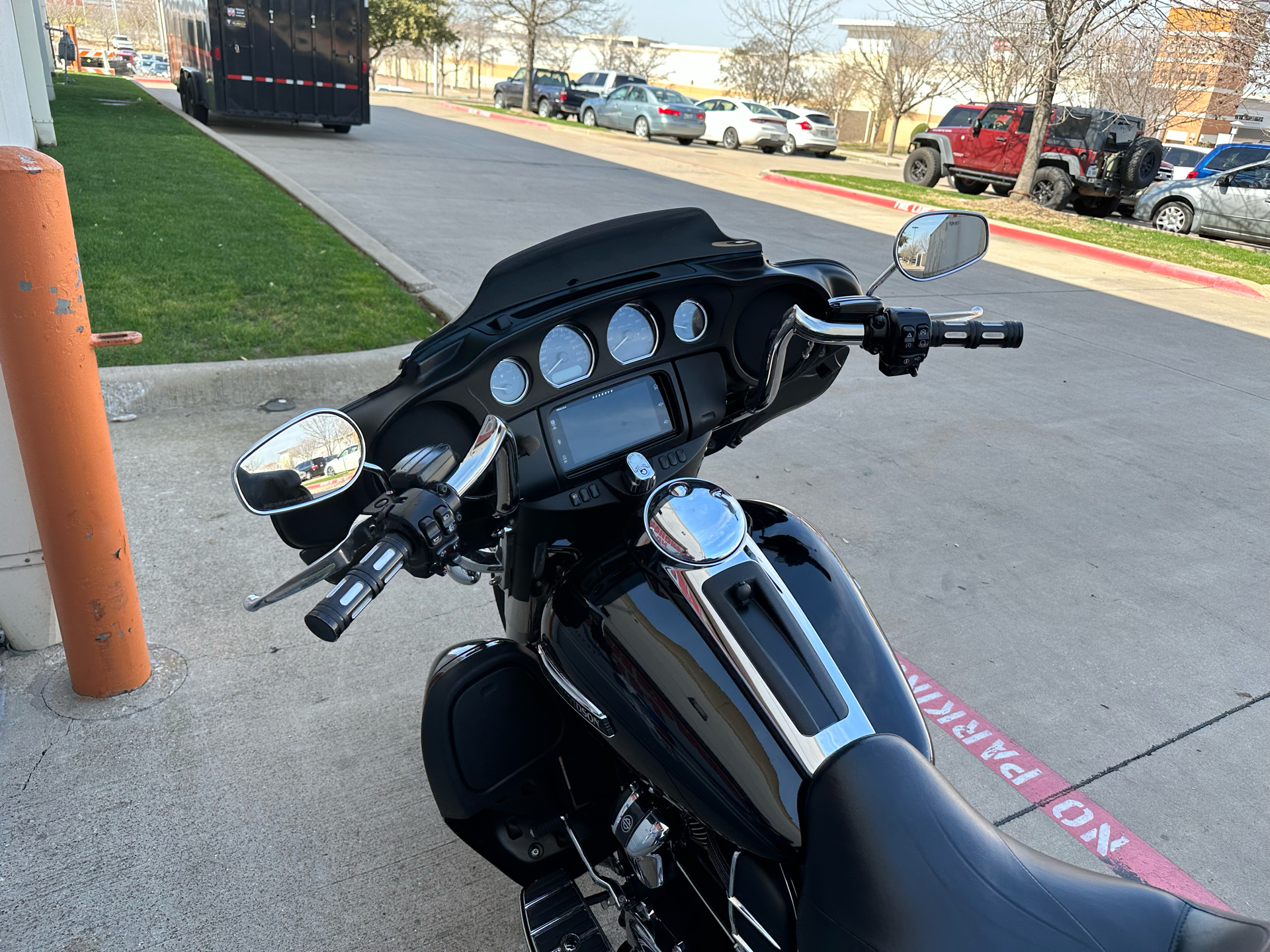 2019 Harley-Davidson Electra Glide® Ultra Classic® in Grand Prairie, Texas - Photo 6