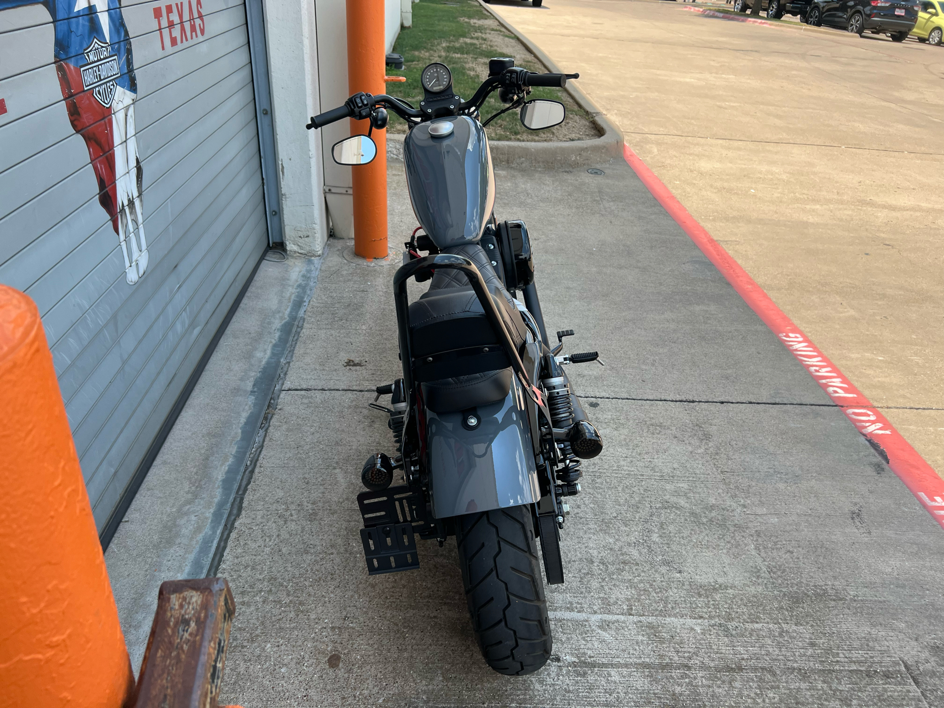 2022 Harley-Davidson Iron 883™ in Grand Prairie, Texas - Photo 6