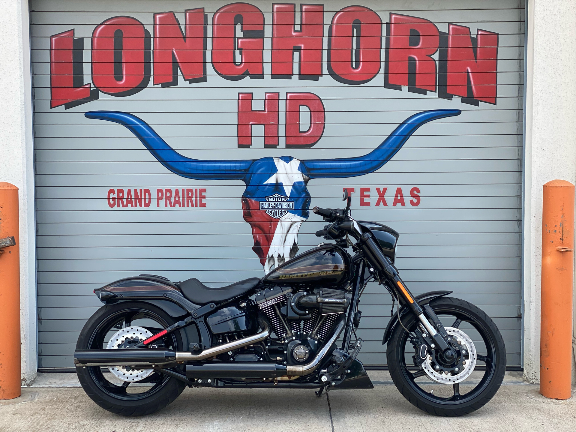 2017 Harley-Davidson CVO™ Pro Street Breakout® in Grand Prairie, Texas - Photo 1