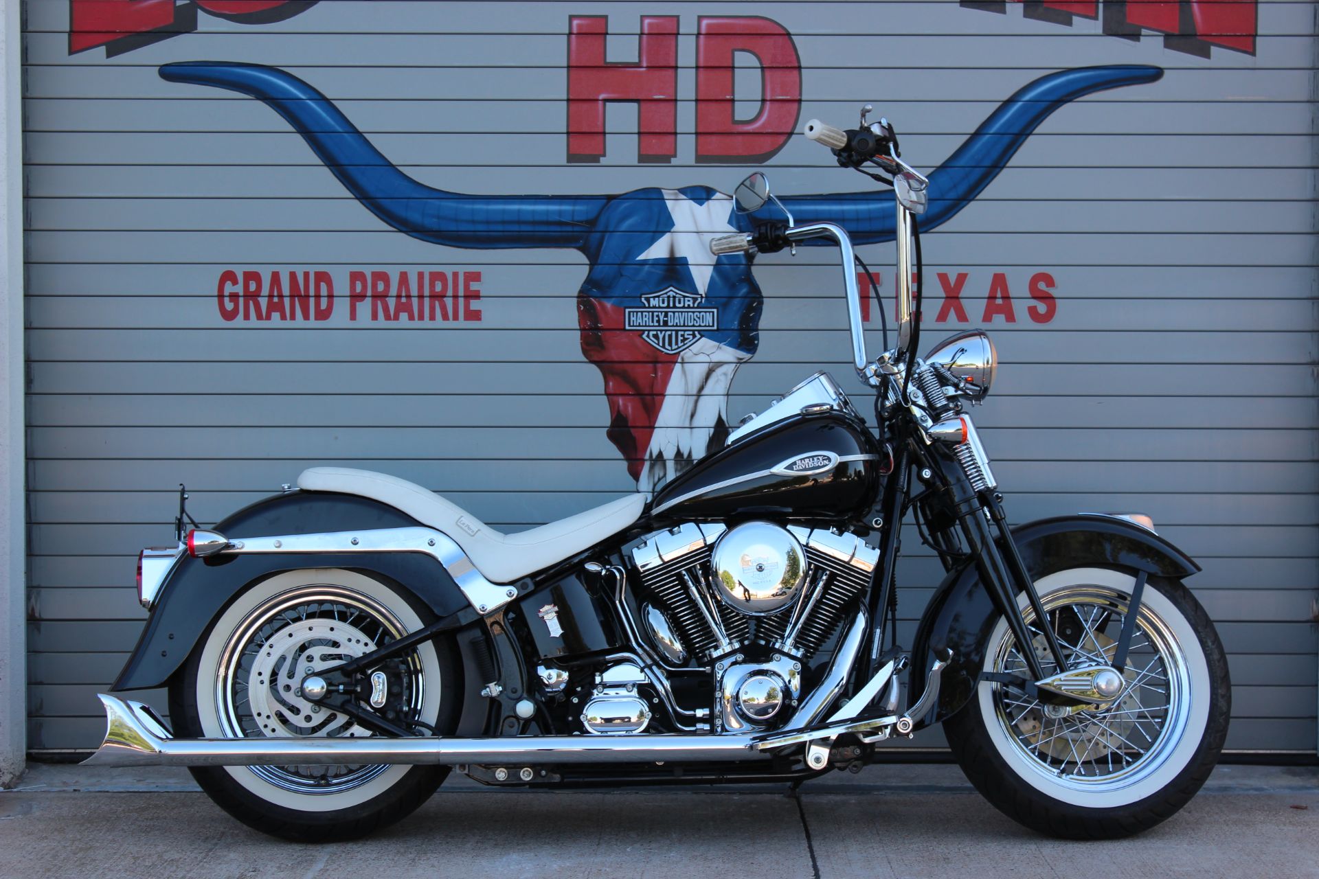 2005 Harley-Davidson FLSTSC/FLSTSCI Softail® Springer® Classic in Grand Prairie, Texas - Photo 3