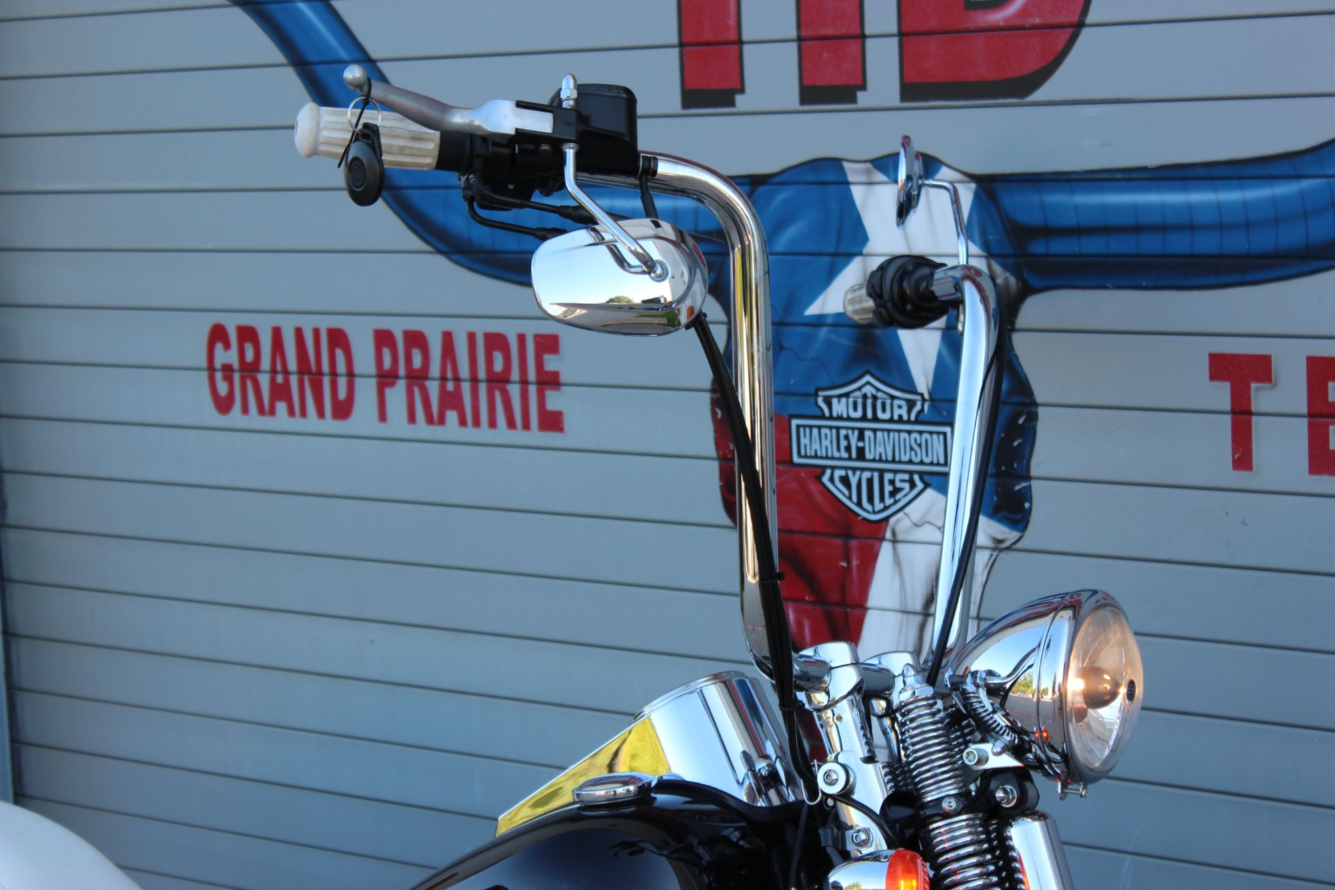 2005 Harley-Davidson FLSTSC/FLSTSCI Softail® Springer® Classic in Grand Prairie, Texas - Photo 2