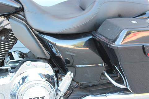 2013 Harley-Davidson Street Glide® in Grand Prairie, Texas - Photo 19