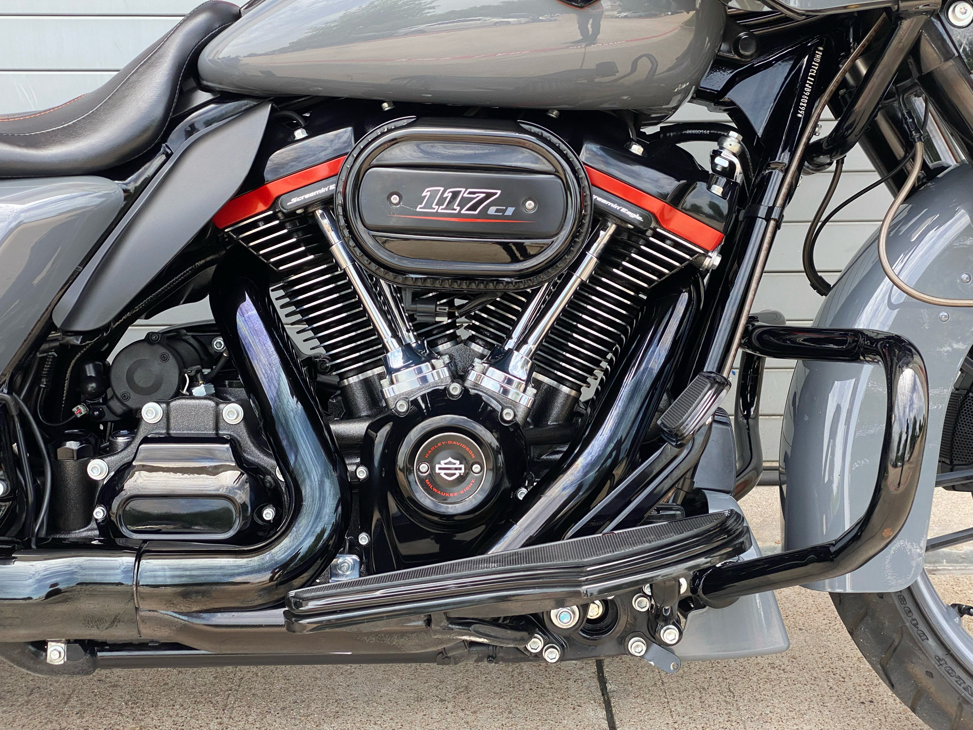 2018 Harley-Davidson CVO™ Road Glide® in Grand Prairie, Texas - Photo 6