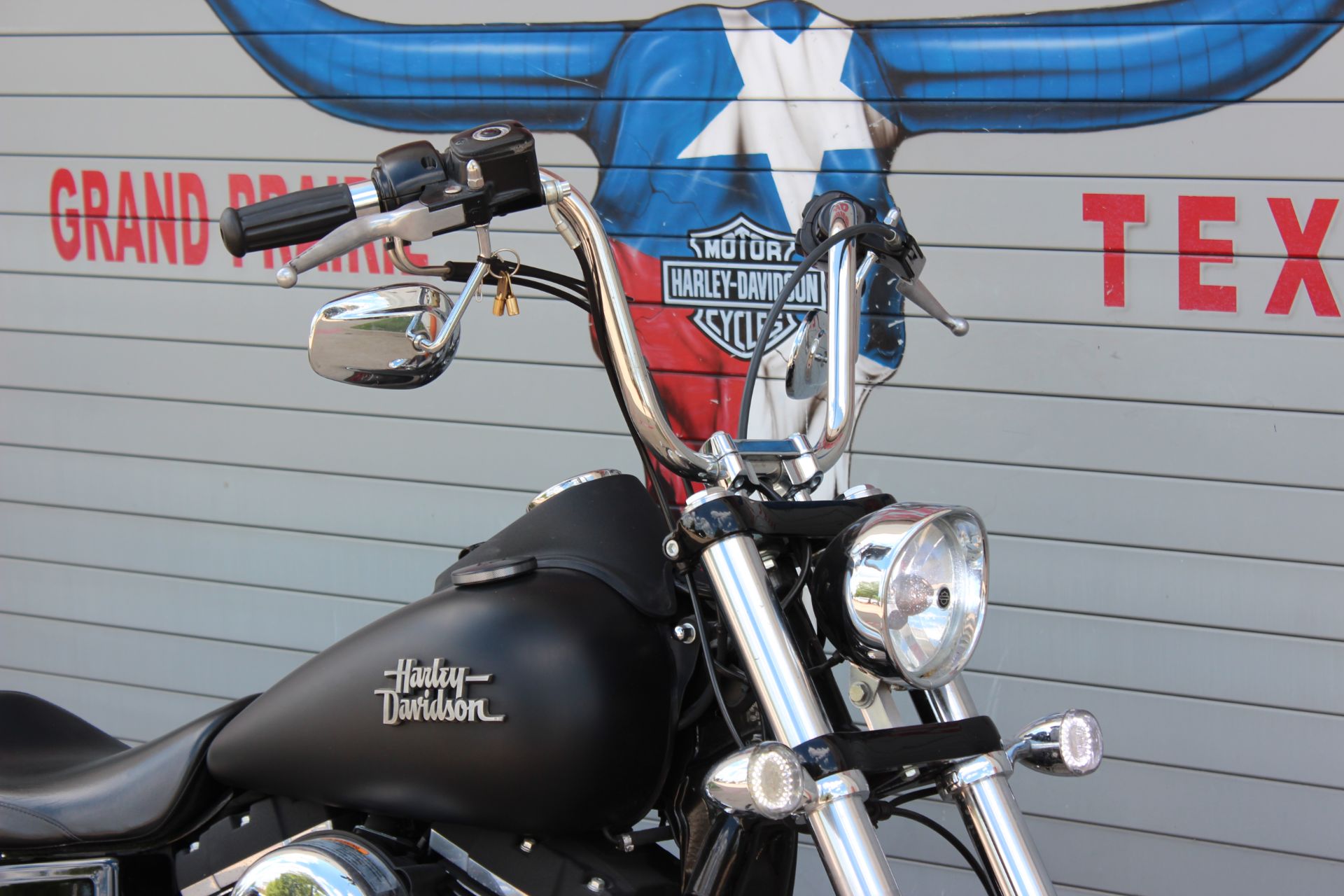 2013 Harley-Davidson Dyna® Street Bob® in Grand Prairie, Texas - Photo 2
