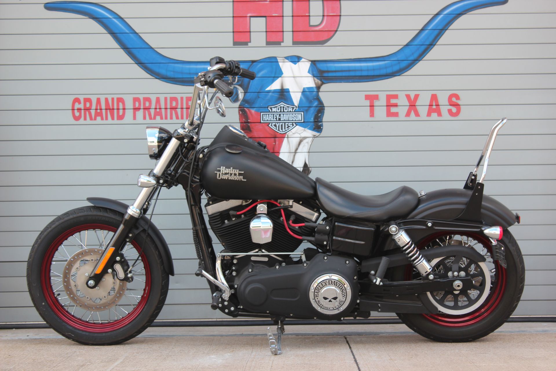 2013 Harley-Davidson Dyna® Street Bob® in Grand Prairie, Texas - Photo 13