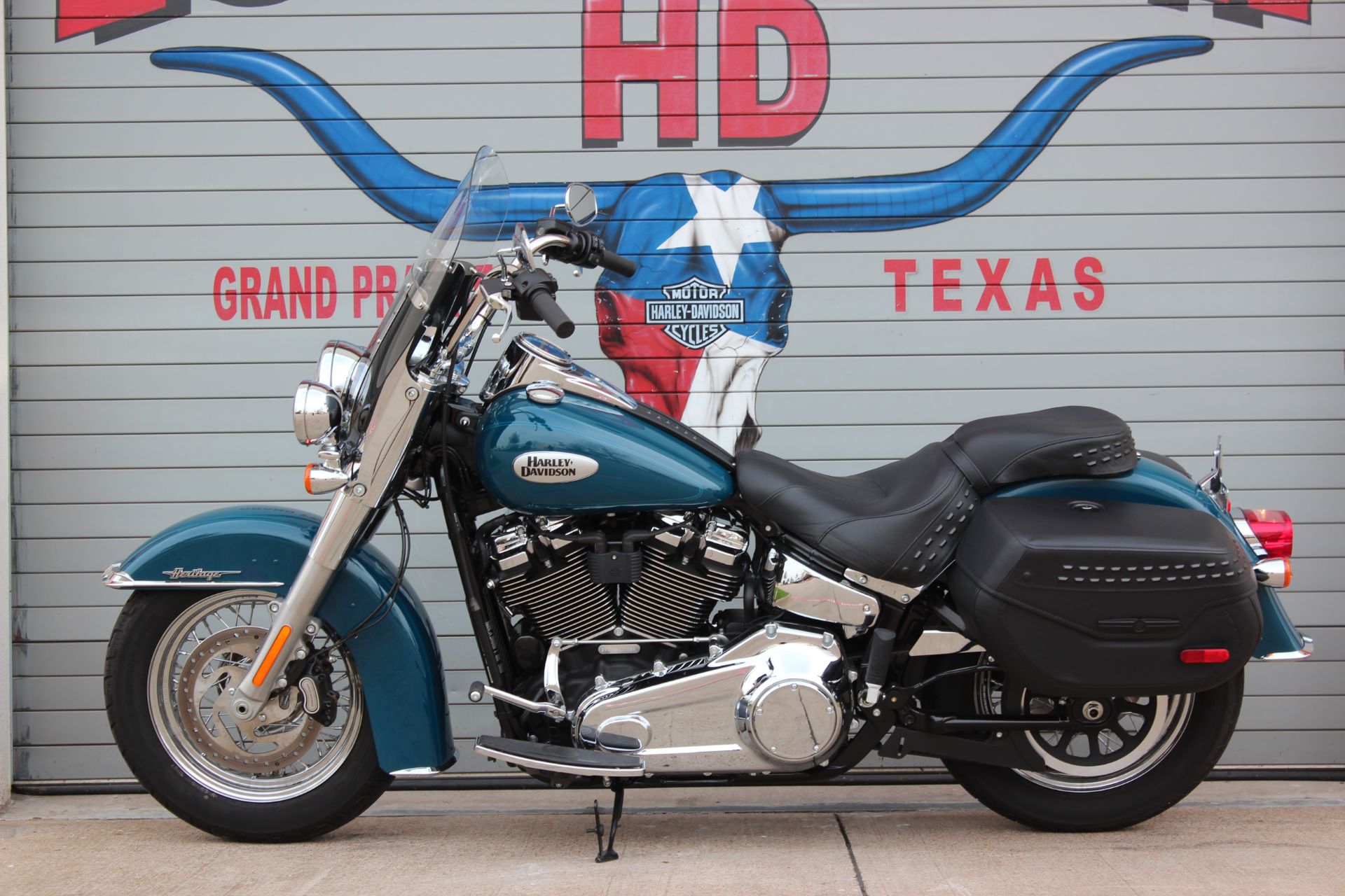 2021 Harley-Davidson Heritage Classic in Grand Prairie, Texas - Photo 13