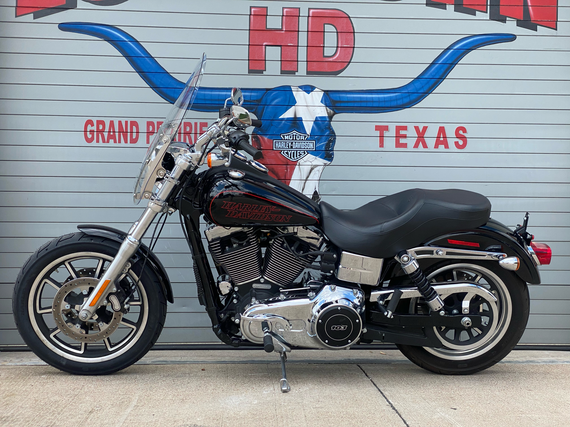 2017 Harley-Davidson Low Rider® in Grand Prairie, Texas - Photo 11