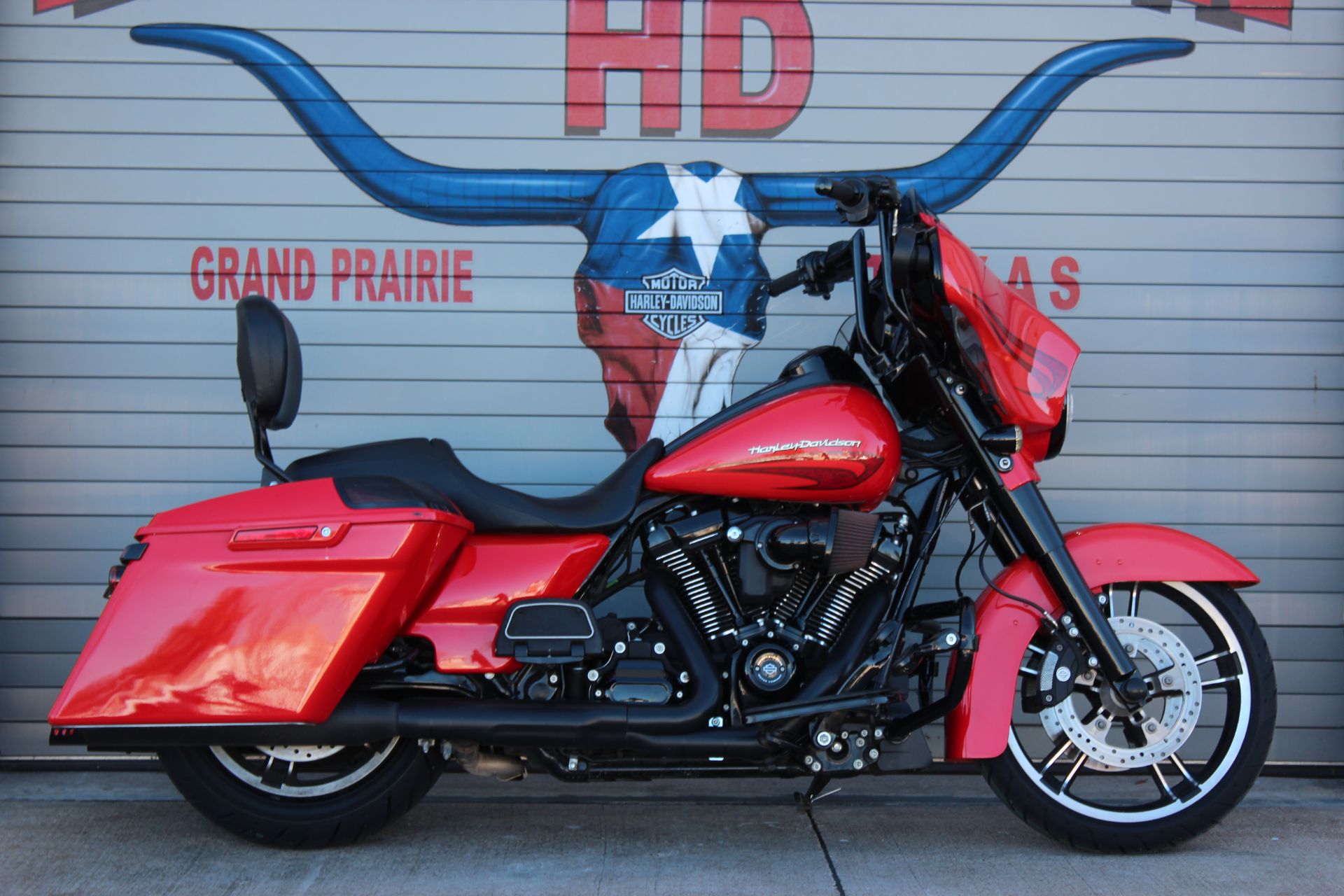 2017 Harley-Davidson Street Glide® Special in Grand Prairie, Texas - Photo 2