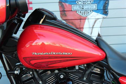 2017 Harley-Davidson Street Glide® Special in Grand Prairie, Texas - Photo 16
