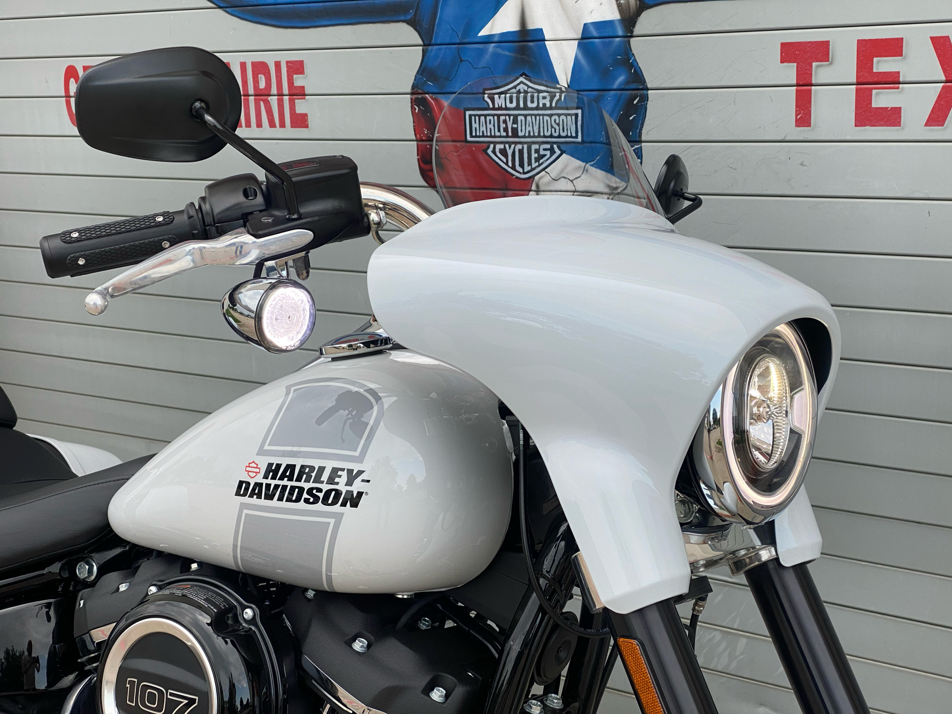 2021 Harley-Davidson Sport Glide® in Grand Prairie, Texas - Photo 2