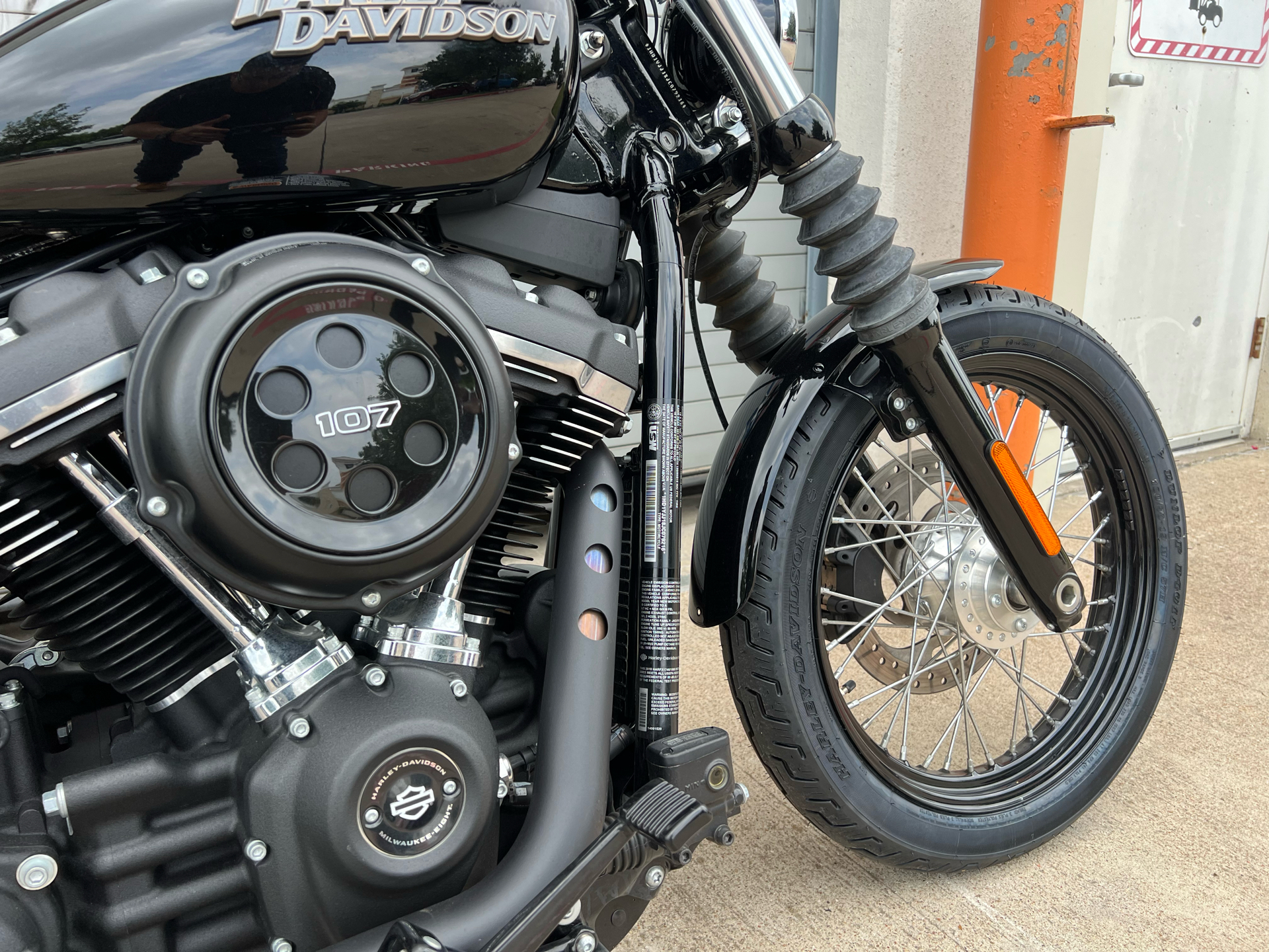 2018 Harley-Davidson Street Bob® 107 in Grand Prairie, Texas - Photo 2