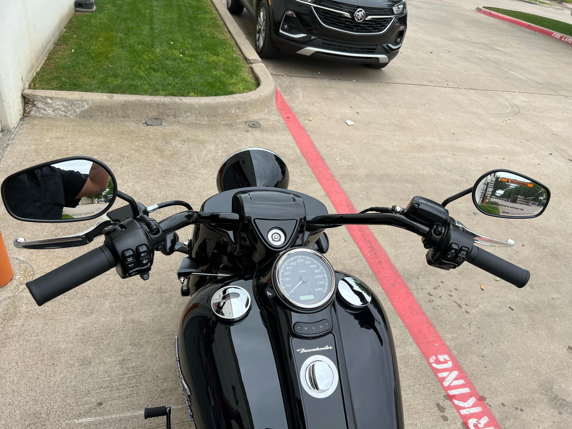 2023 Harley-Davidson Freewheeler® in Grand Prairie, Texas - Photo 8