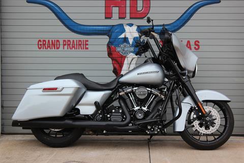2019 Harley-Davidson Street Glide® Special in Grand Prairie, Texas - Photo 3