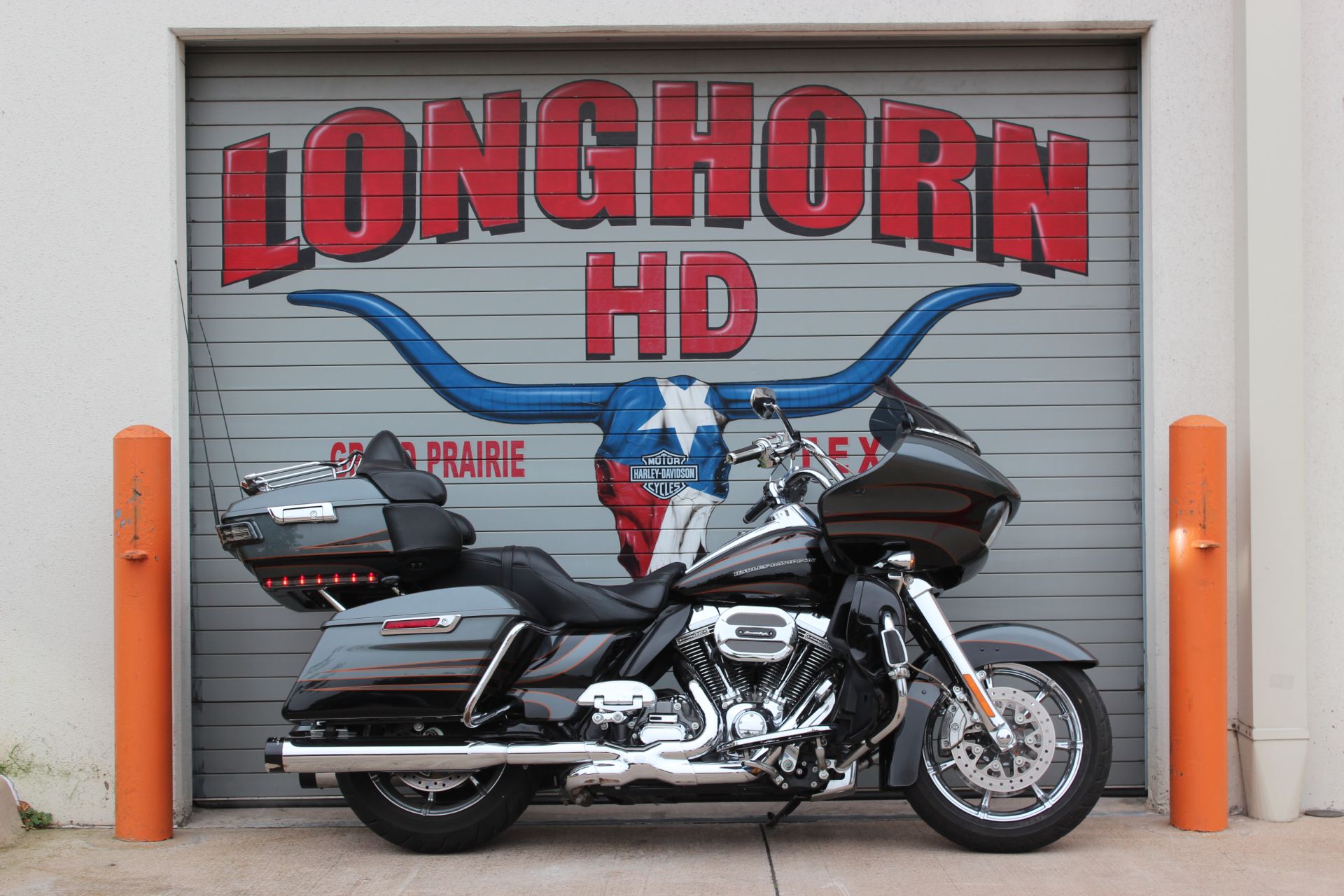 2016 Harley-Davidson CVO™ Road Glide™ Ultra in Grand Prairie, Texas - Photo 1