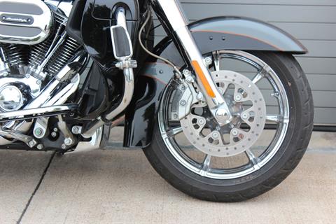 2016 Harley-Davidson CVO™ Road Glide™ Ultra in Grand Prairie, Texas - Photo 4