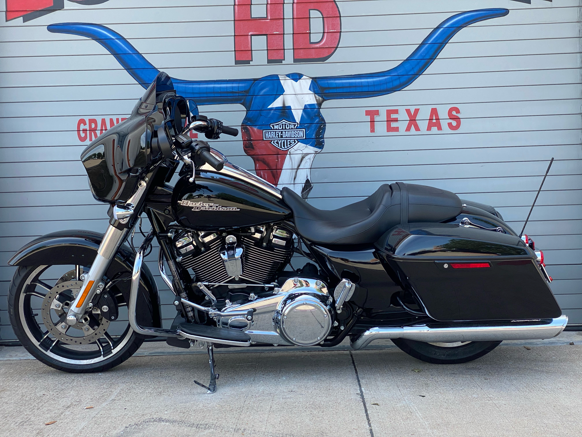 2017 Harley-Davidson Street Glide® Special in Grand Prairie, Texas - Photo 11