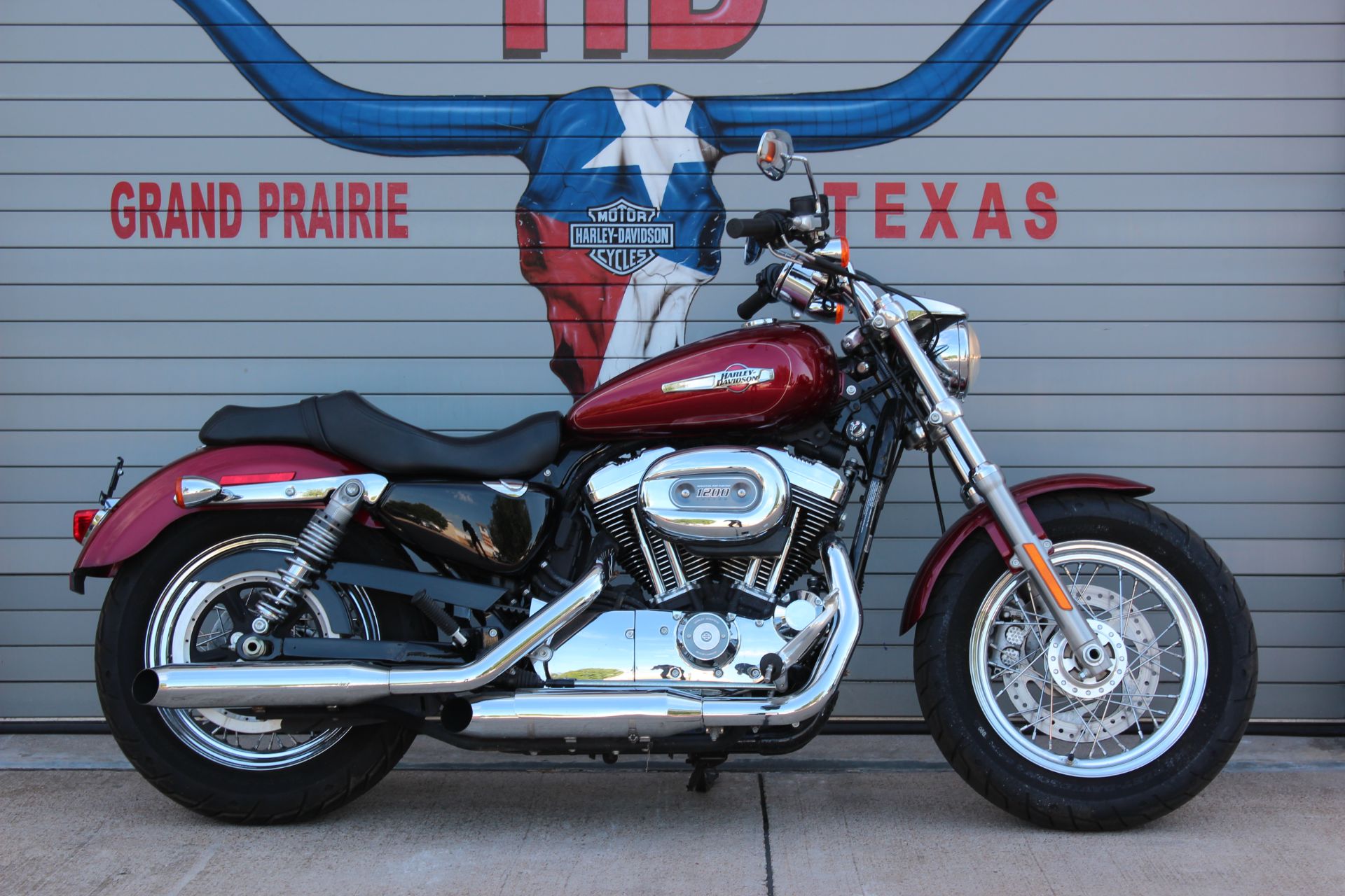 2017 Harley-Davidson 1200 Custom in Grand Prairie, Texas - Photo 3