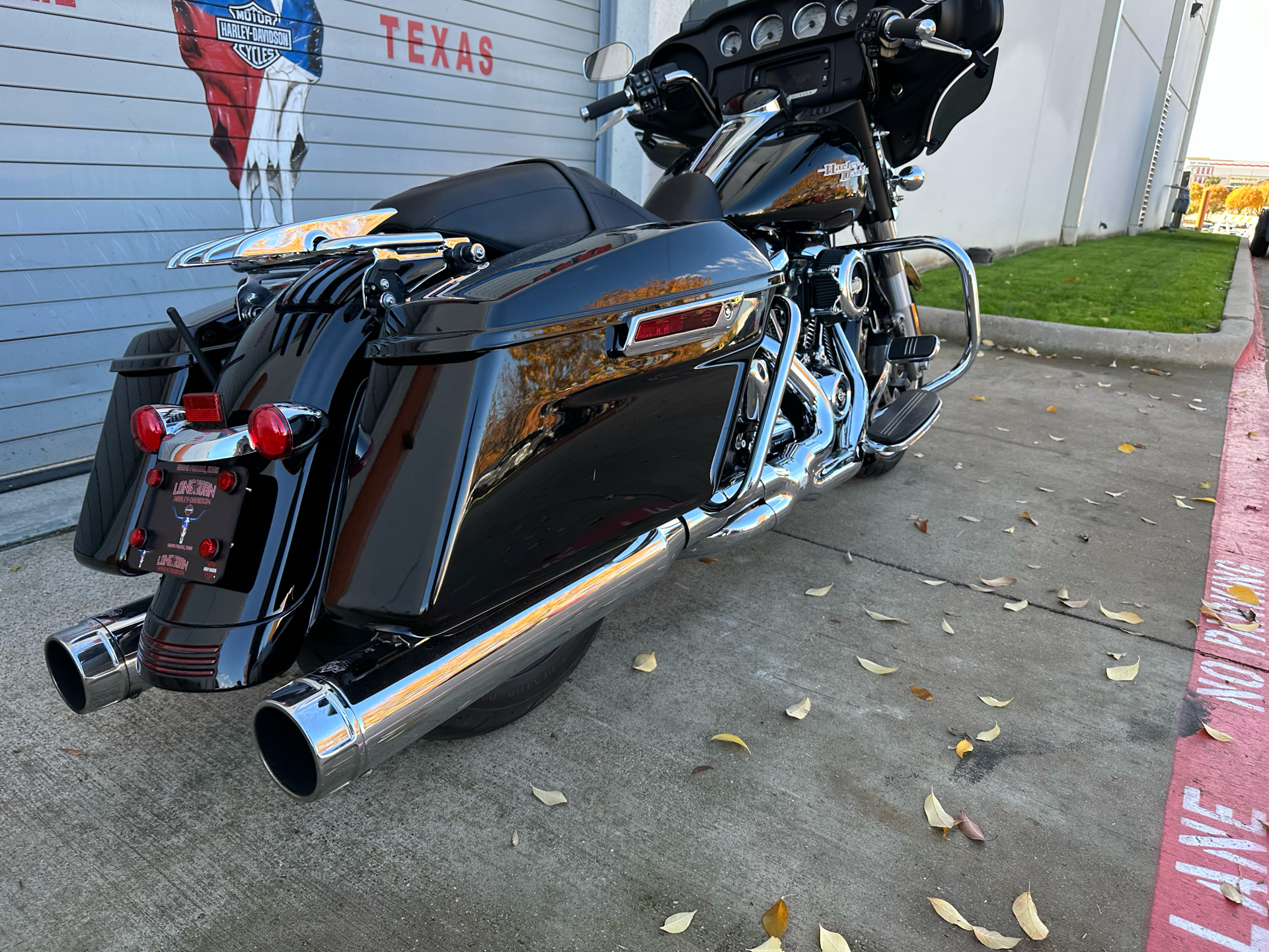 2018 Harley-Davidson Street Glide® in Grand Prairie, Texas - Photo 6