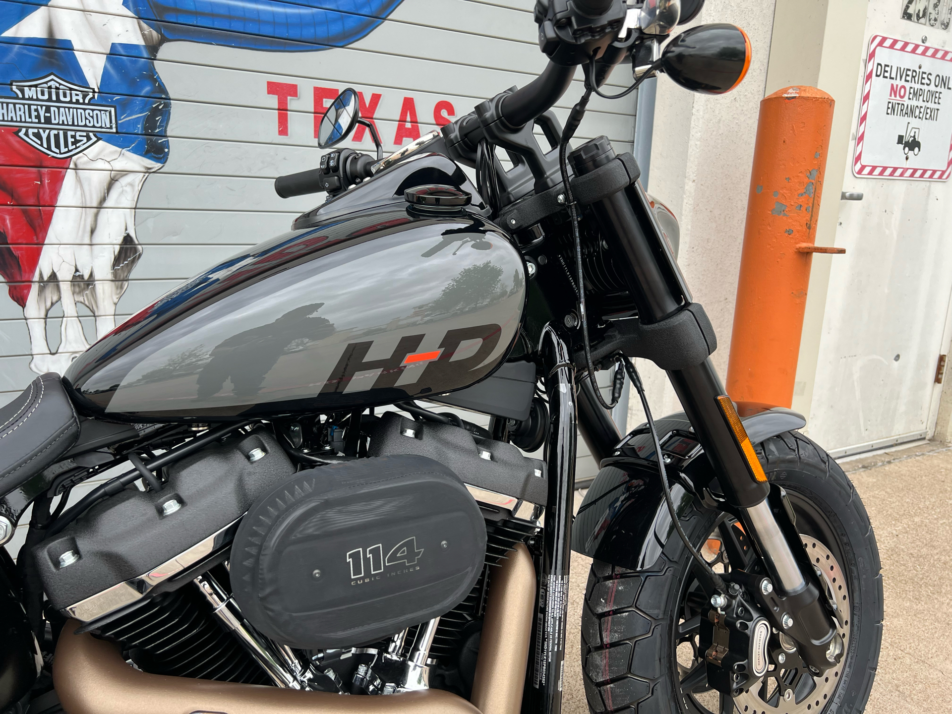 2023 Harley-Davidson Fat Bob® 114 in Grand Prairie, Texas - Photo 2