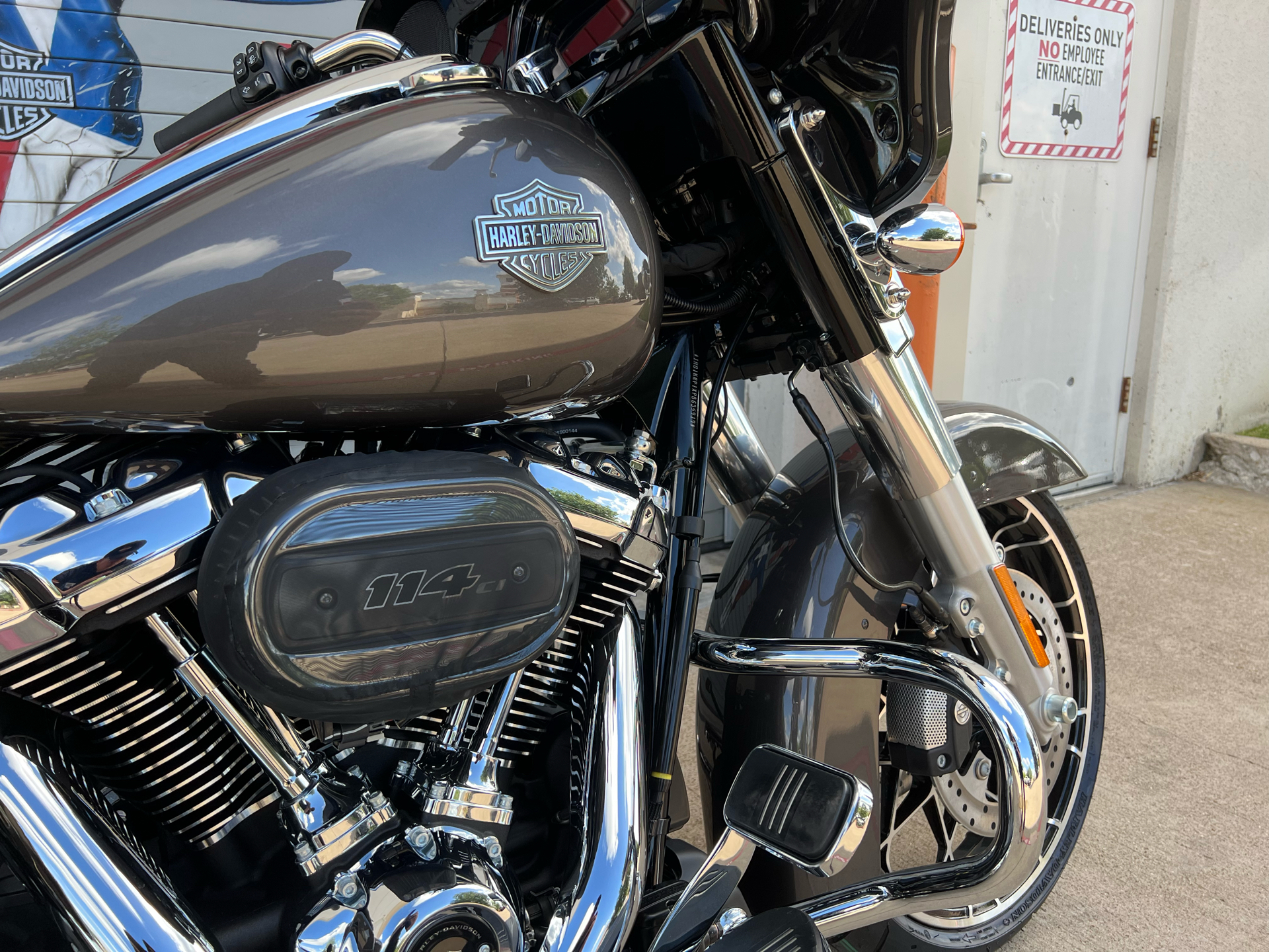 2023 Harley-Davidson Street Glide® Special in Grand Prairie, Texas - Photo 2