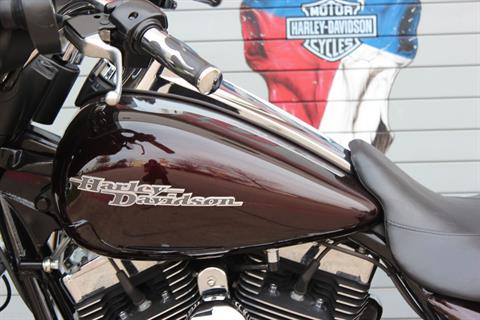 2011 Harley-Davidson Street Glide® in Grand Prairie, Texas - Photo 16