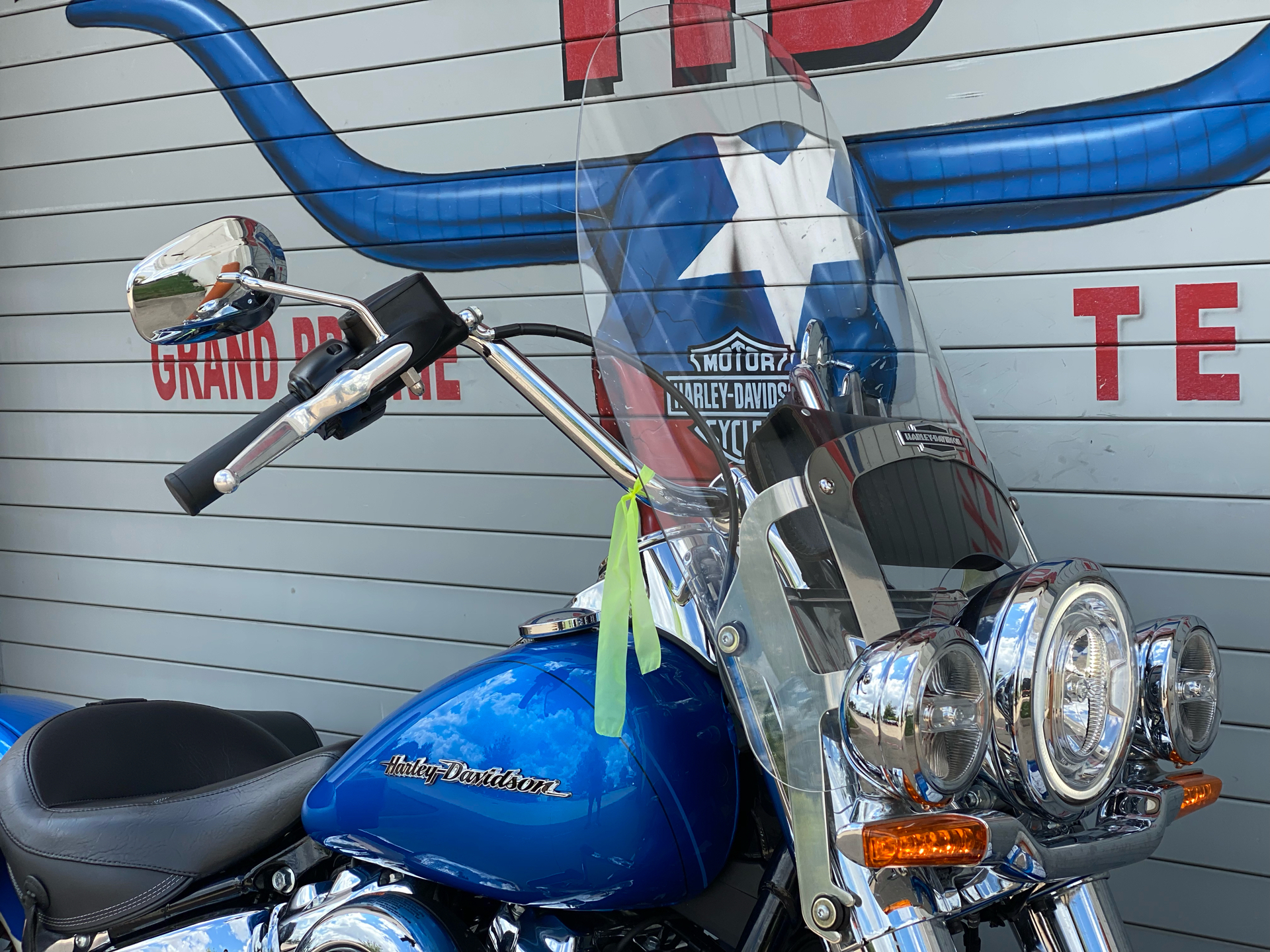 2018 Harley-Davidson Softail® Deluxe 107 in Grand Prairie, Texas - Photo 2