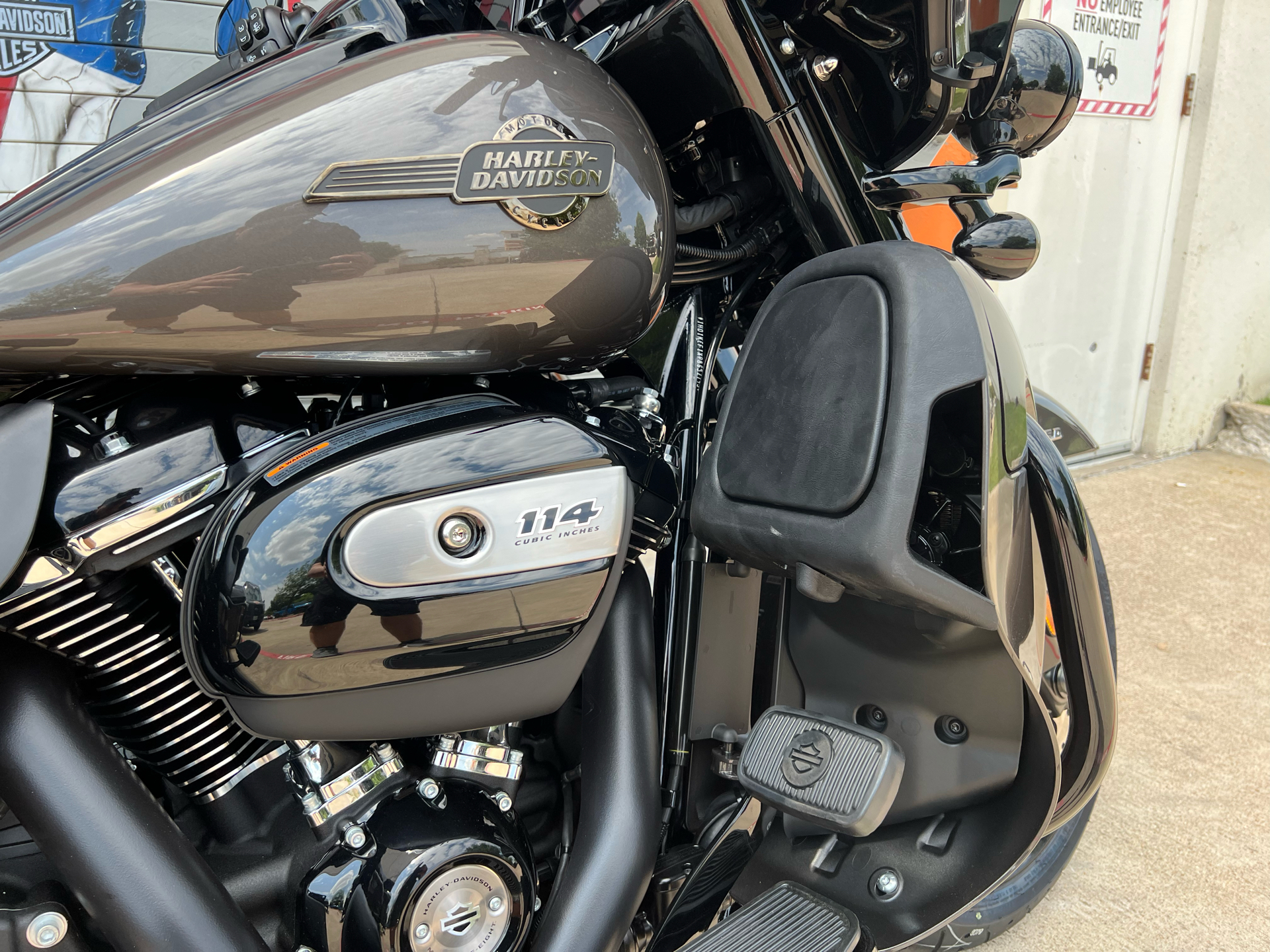 2023 Harley-Davidson Ultra Limited in Grand Prairie, Texas - Photo 2