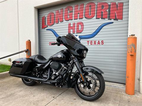 2023 Harley-Davidson Street Glide® Special in Grand Prairie, Texas - Photo 3