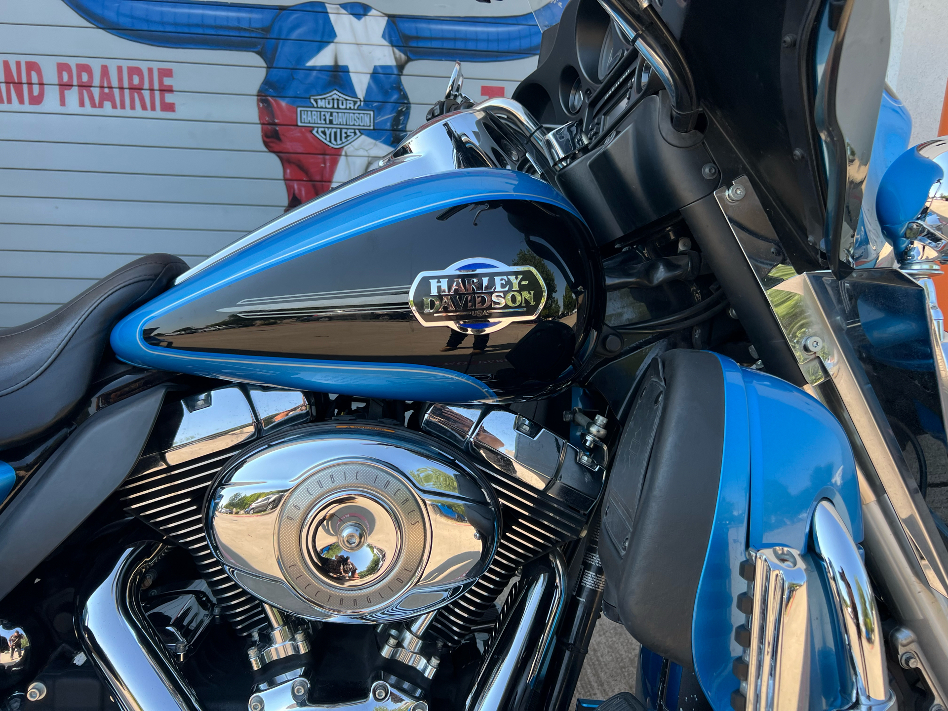 2011 Harley-Davidson Ultra Classic® Electra Glide® in Grand Prairie, Texas - Photo 2