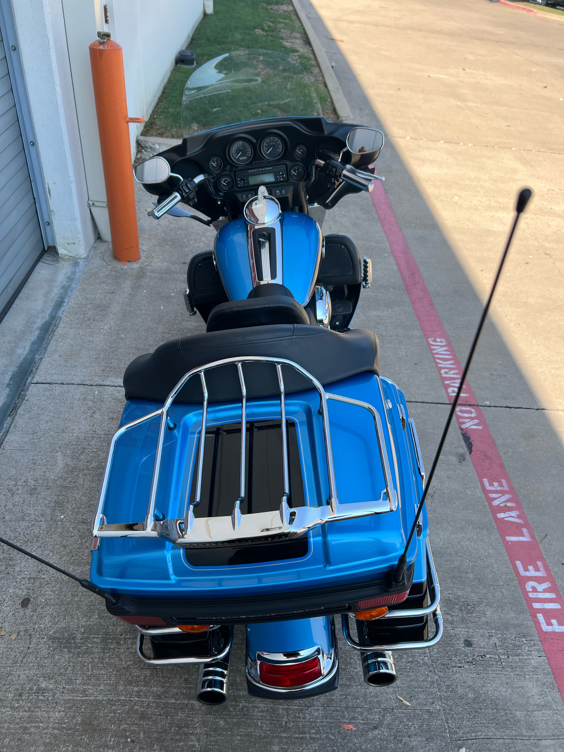 2011 Harley-Davidson Ultra Classic® Electra Glide® in Grand Prairie, Texas - Photo 6