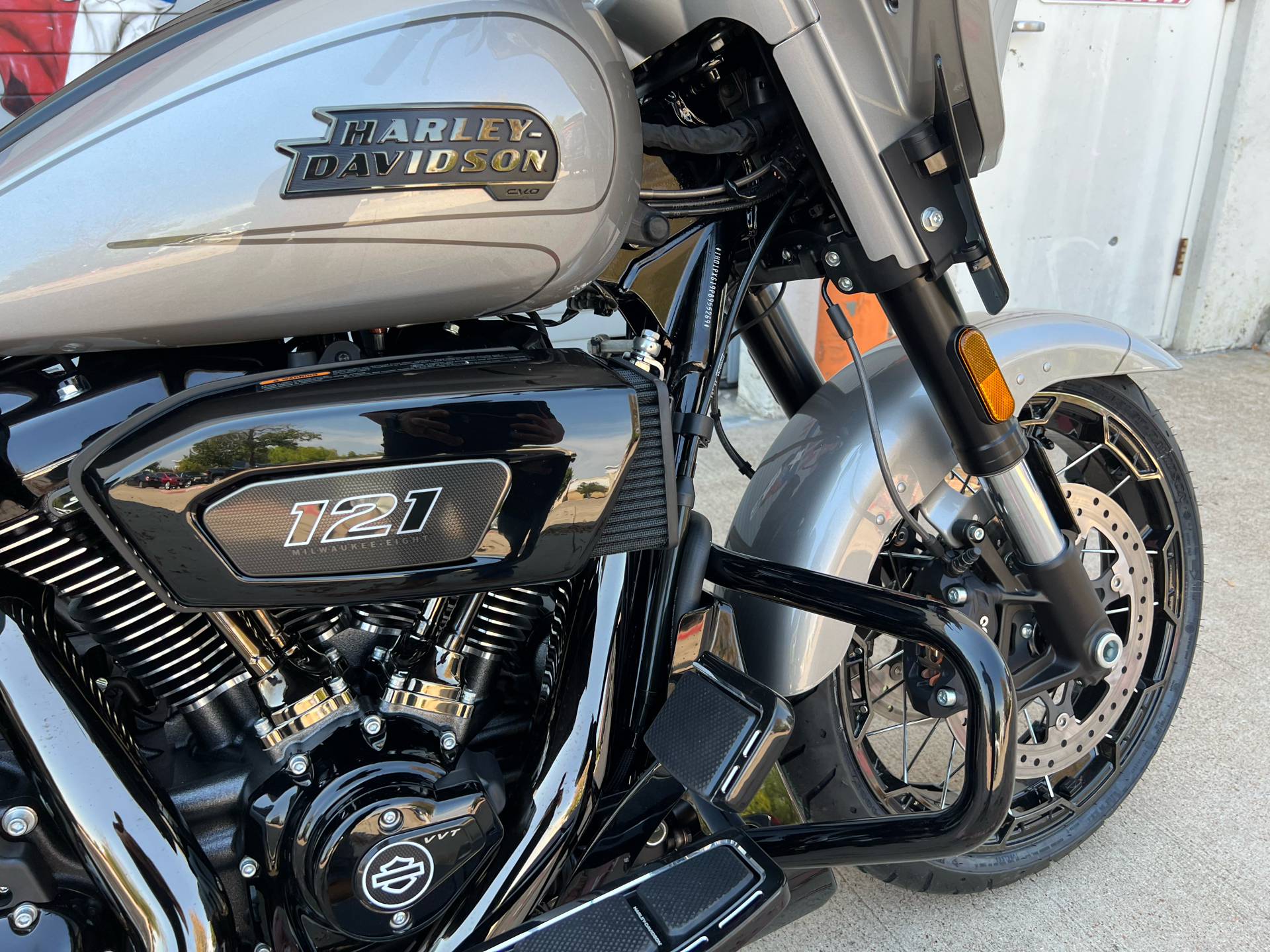 2023 Harley-Davidson CVO™ Street Glide® in Grand Prairie, Texas - Photo 2