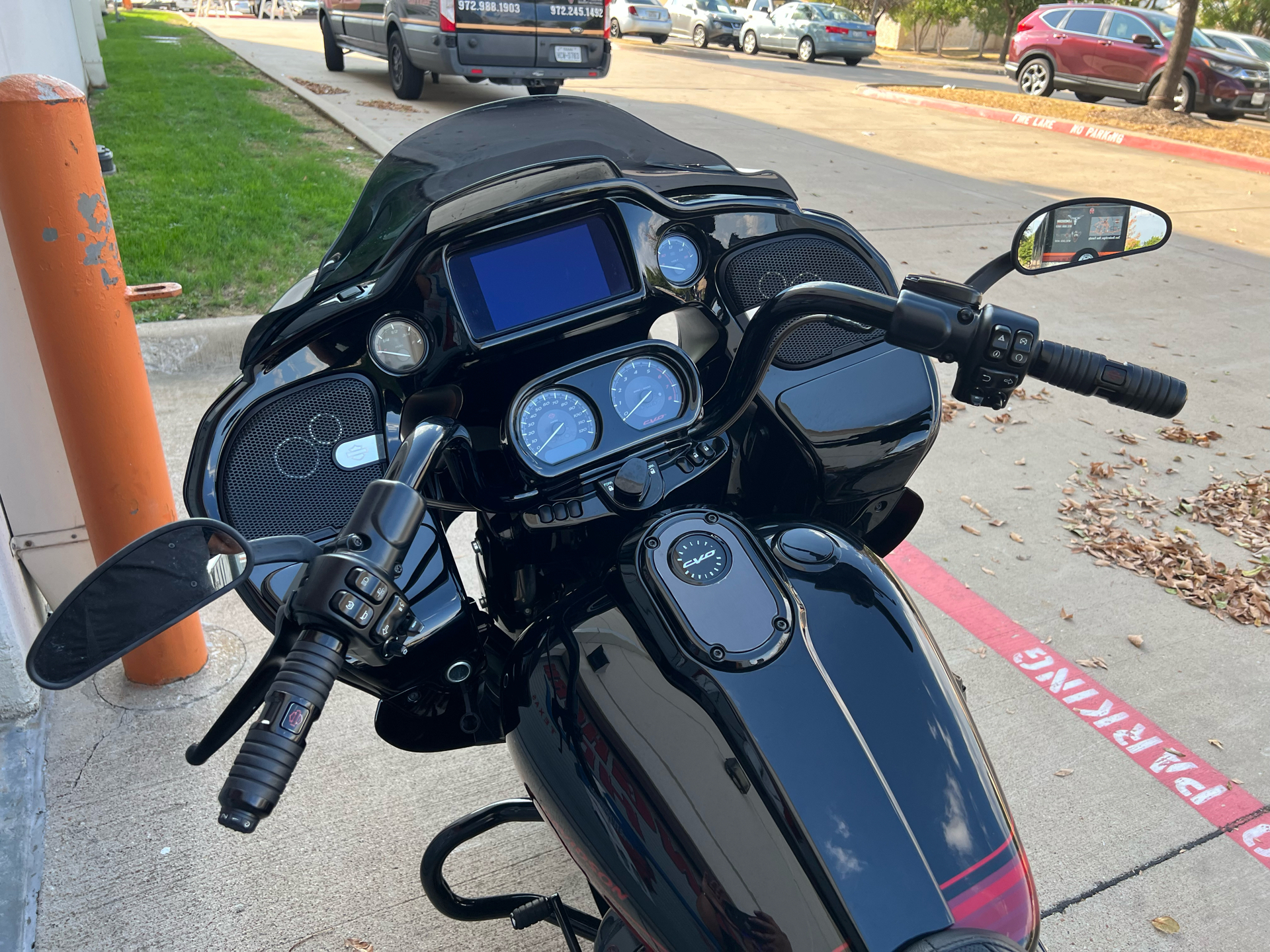 2021 Harley-Davidson CVO™ Road Glide® in Grand Prairie, Texas - Photo 8