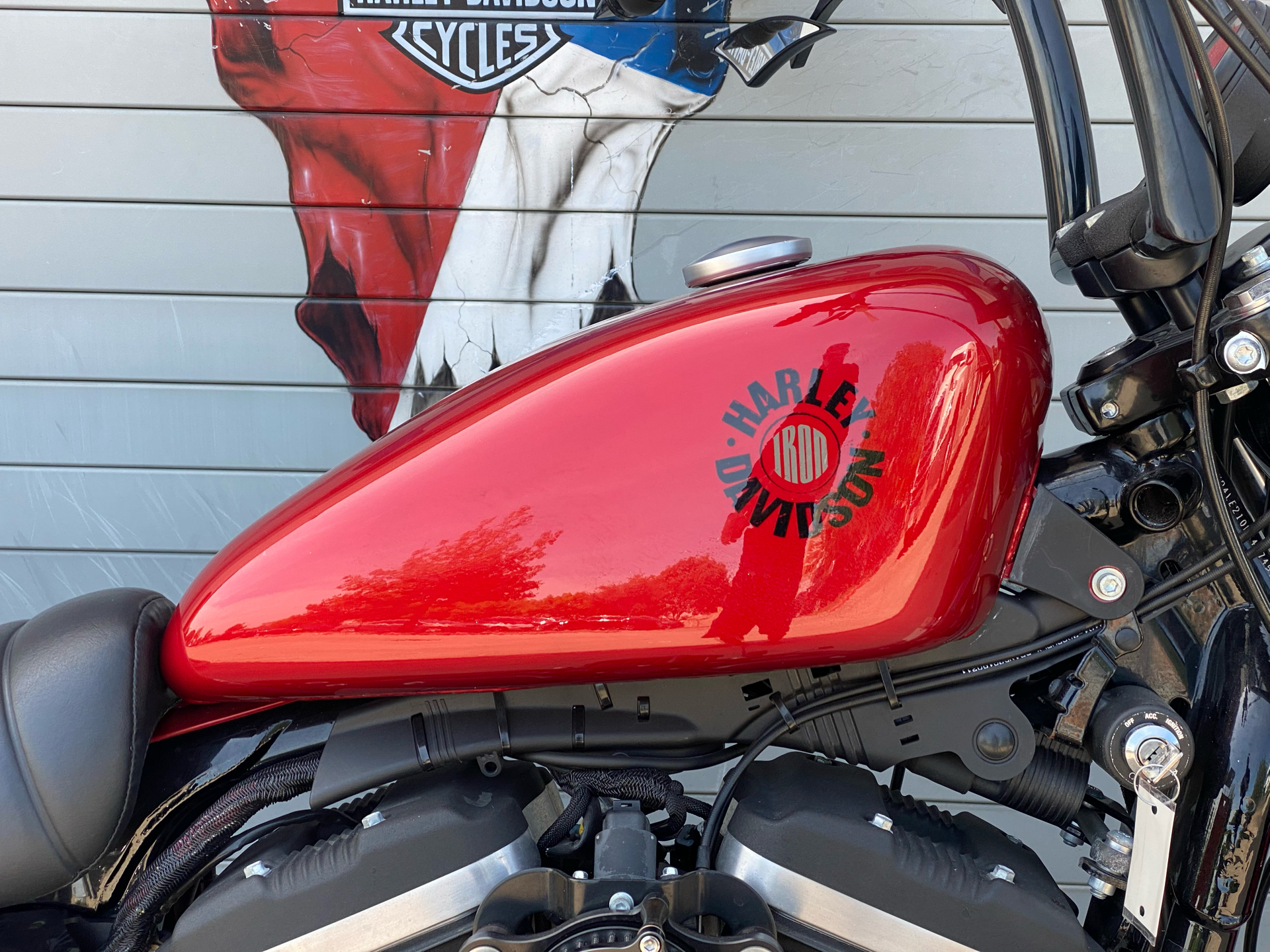 2019 Harley-Davidson Iron 883™ in Grand Prairie, Texas - Photo 5