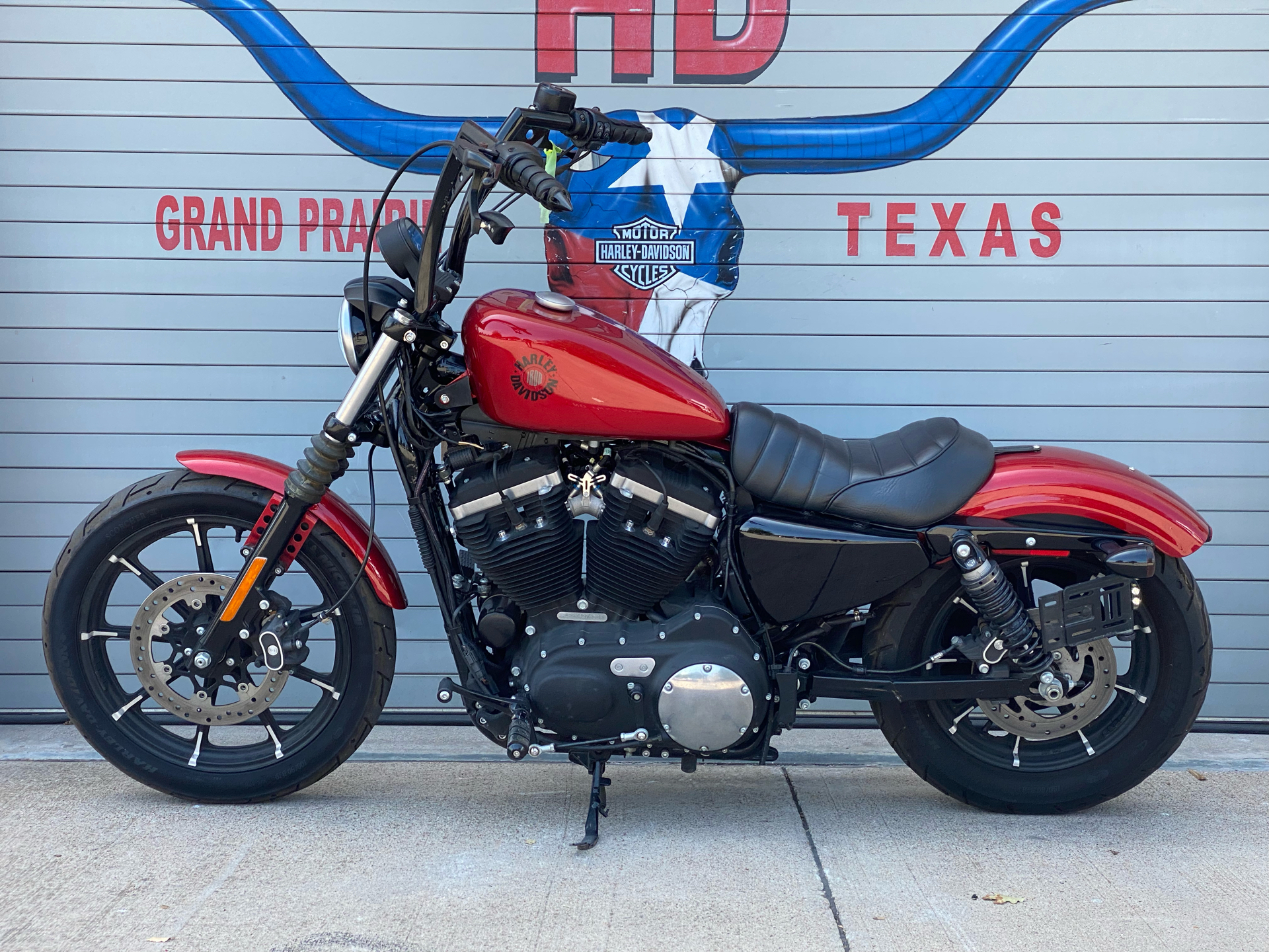2019 Harley-Davidson Iron 883™ in Grand Prairie, Texas - Photo 11