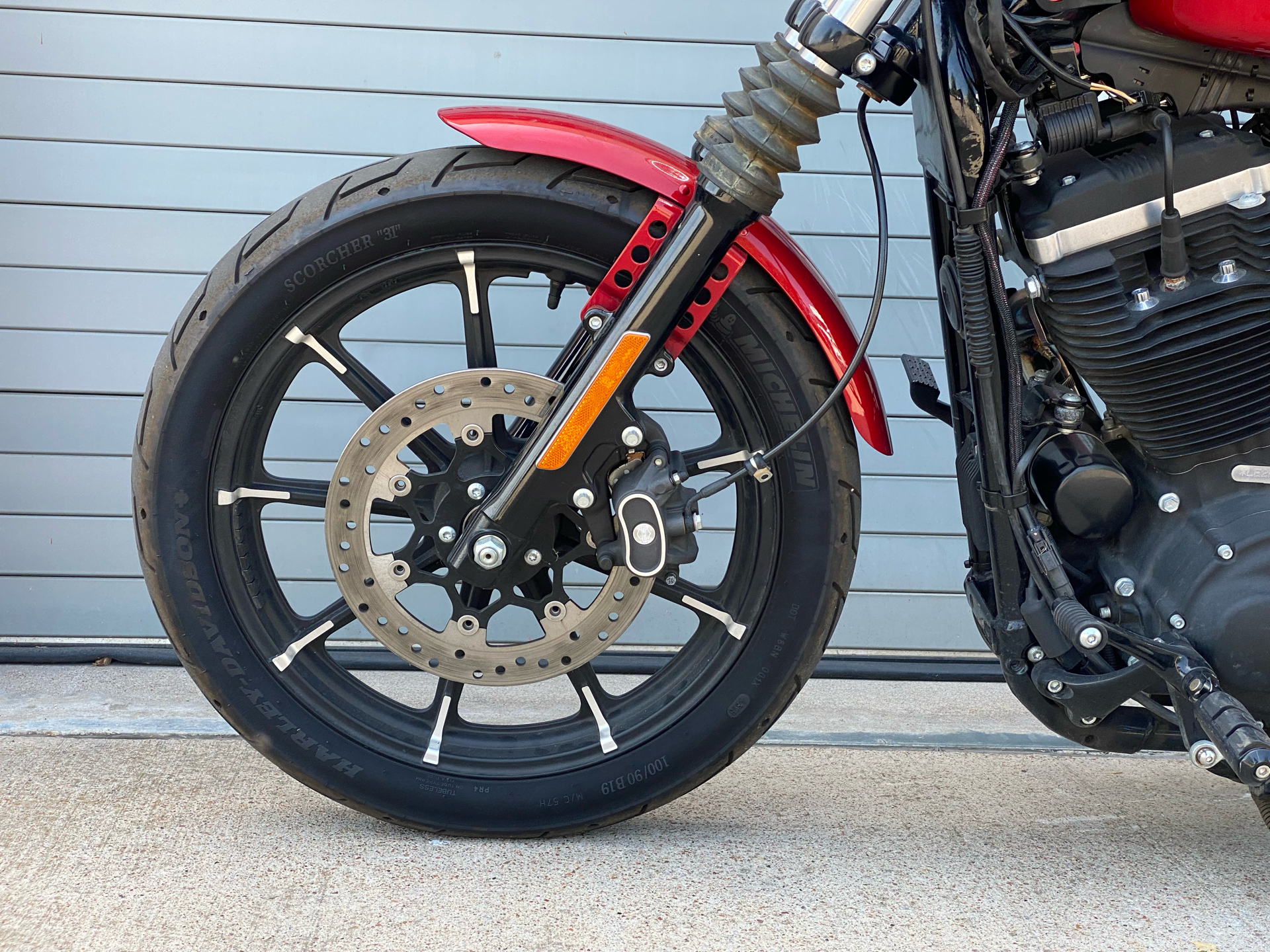 2019 Harley-Davidson Iron 883™ in Grand Prairie, Texas - Photo 12