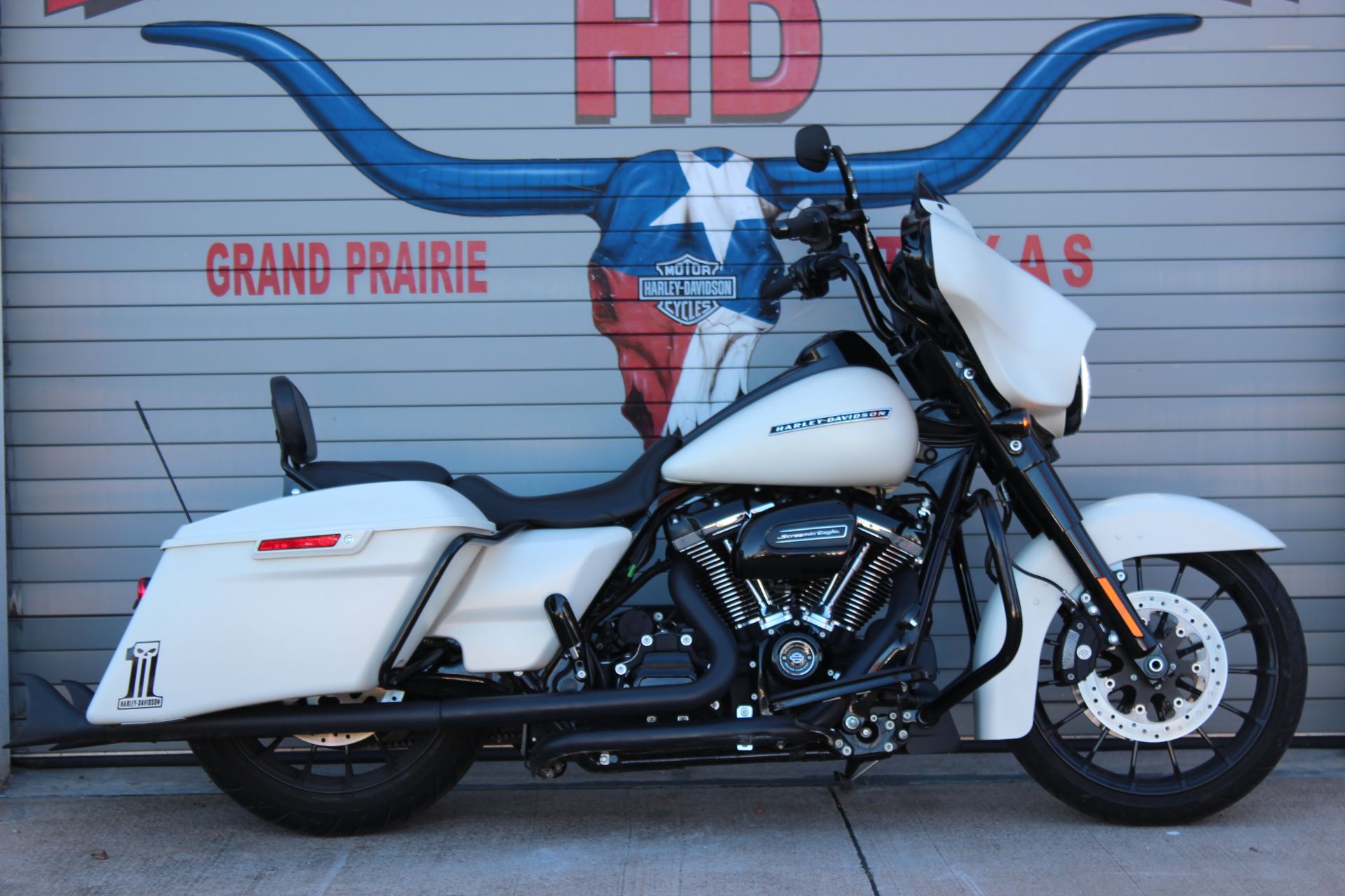 2018 Harley-Davidson Street Glide® Special in Grand Prairie, Texas - Photo 3