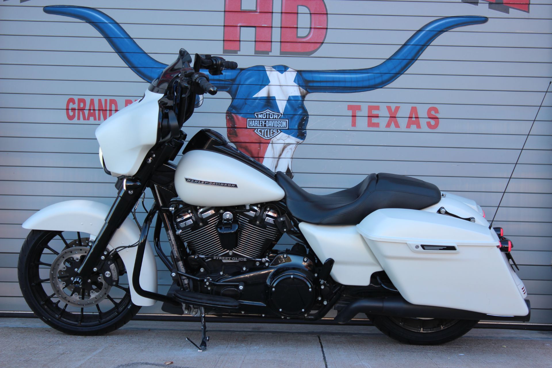 2018 Harley-Davidson Street Glide® Special in Grand Prairie, Texas - Photo 13