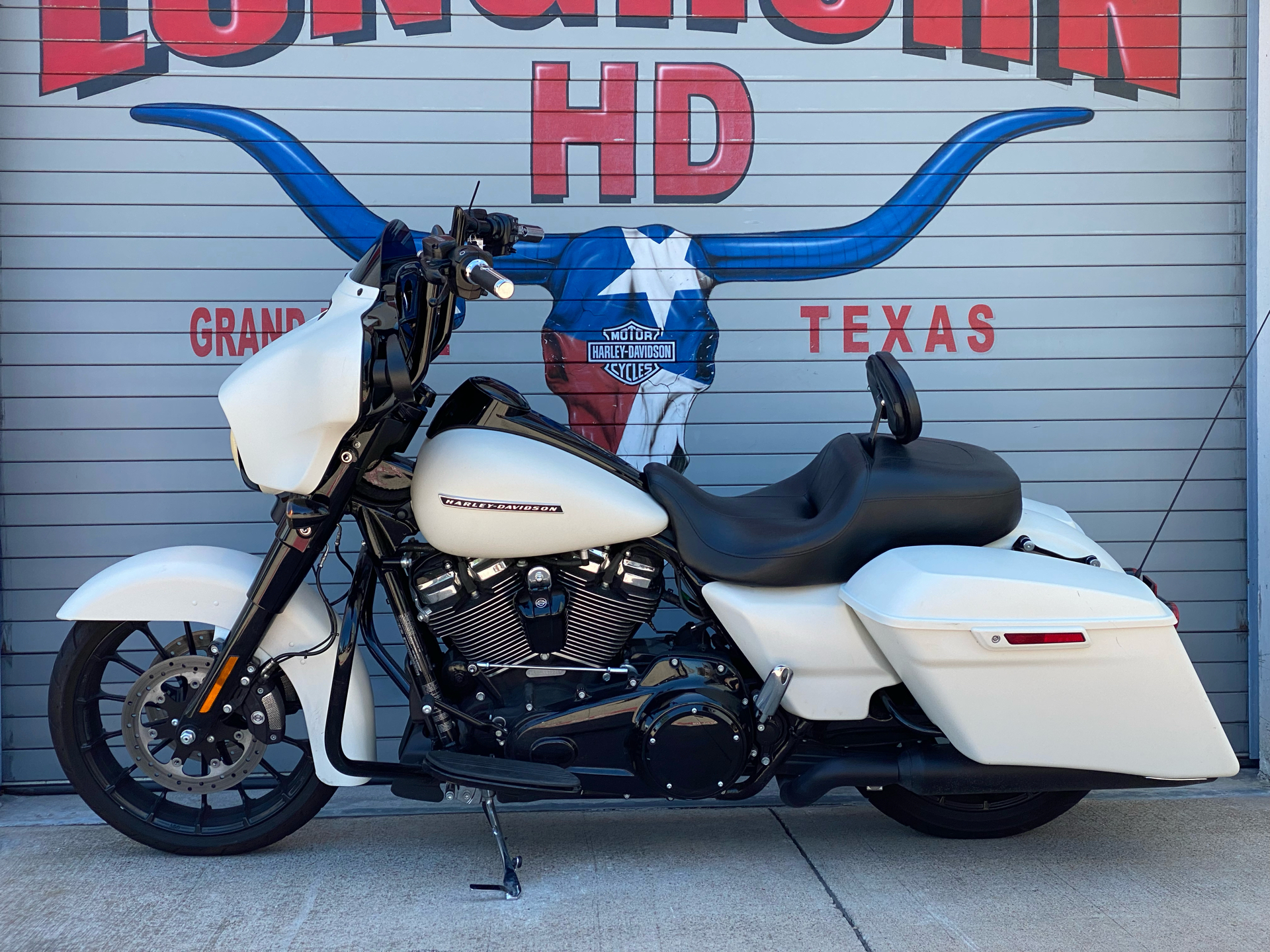 2018 Harley-Davidson Street Glide® Special in Grand Prairie, Texas - Photo 11