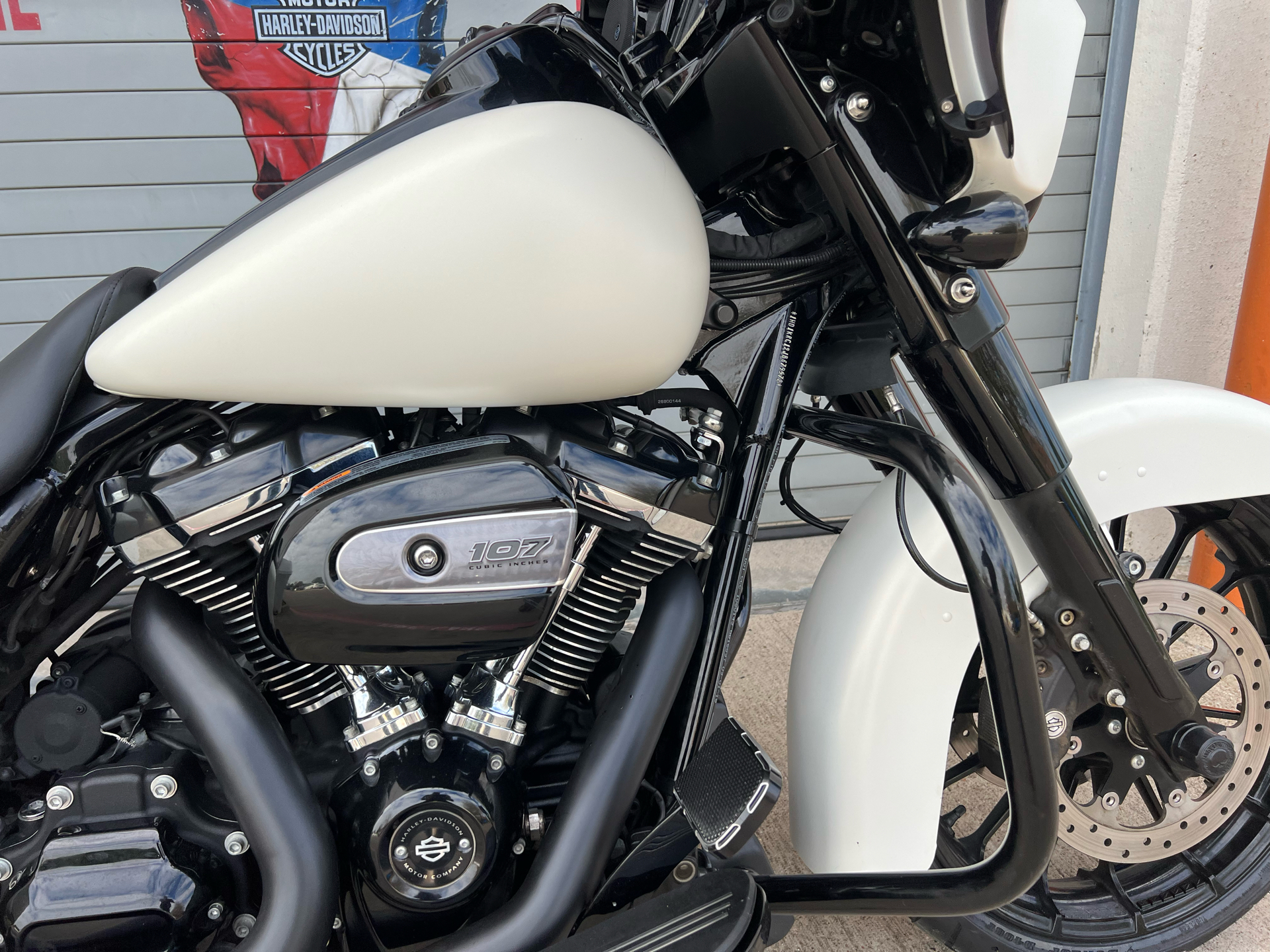 2018 Harley-Davidson Street Glide® Special in Grand Prairie, Texas - Photo 2
