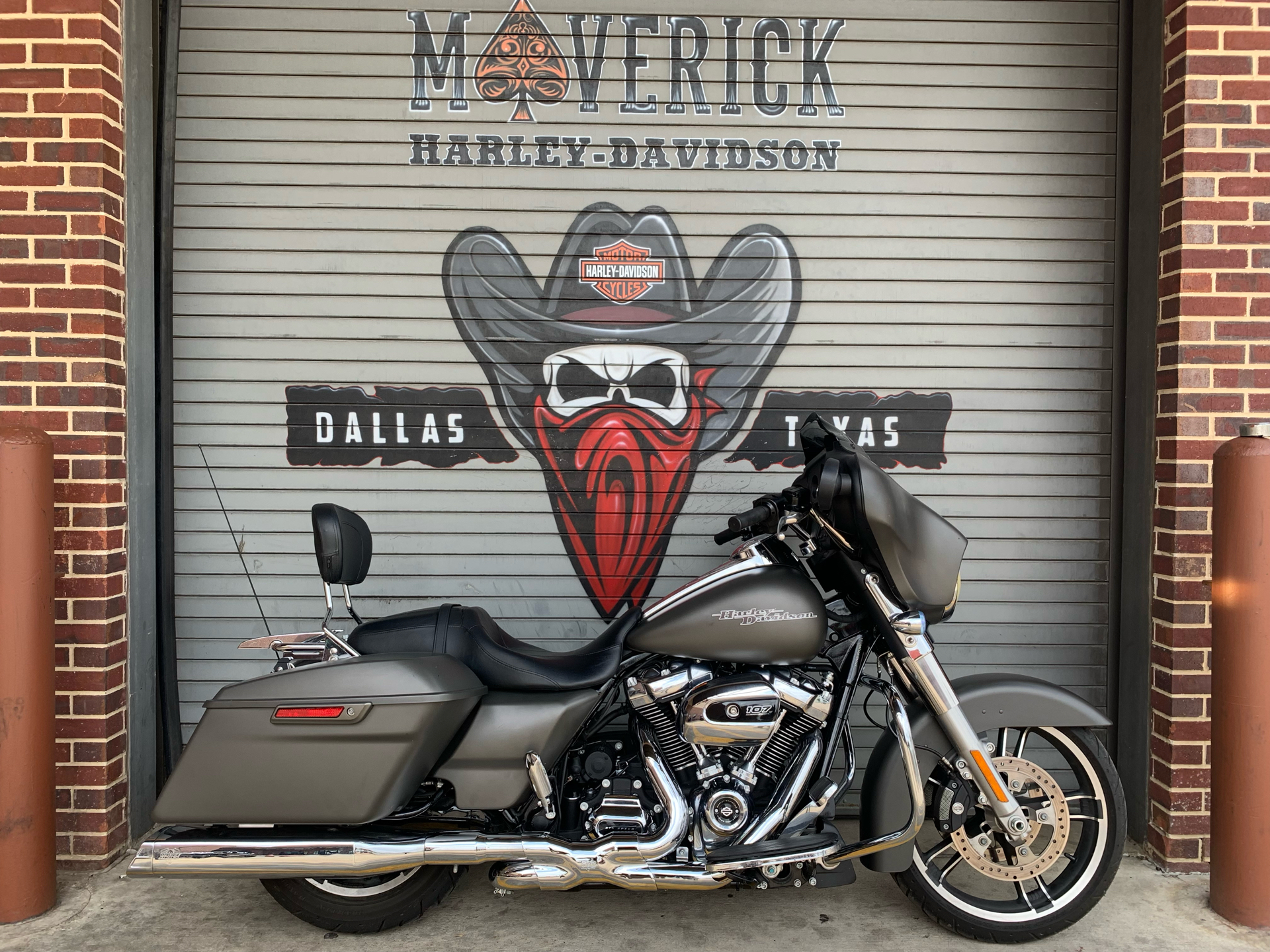 2018 Harley-Davidson Street Glide® in Carrollton, Texas - Photo 1