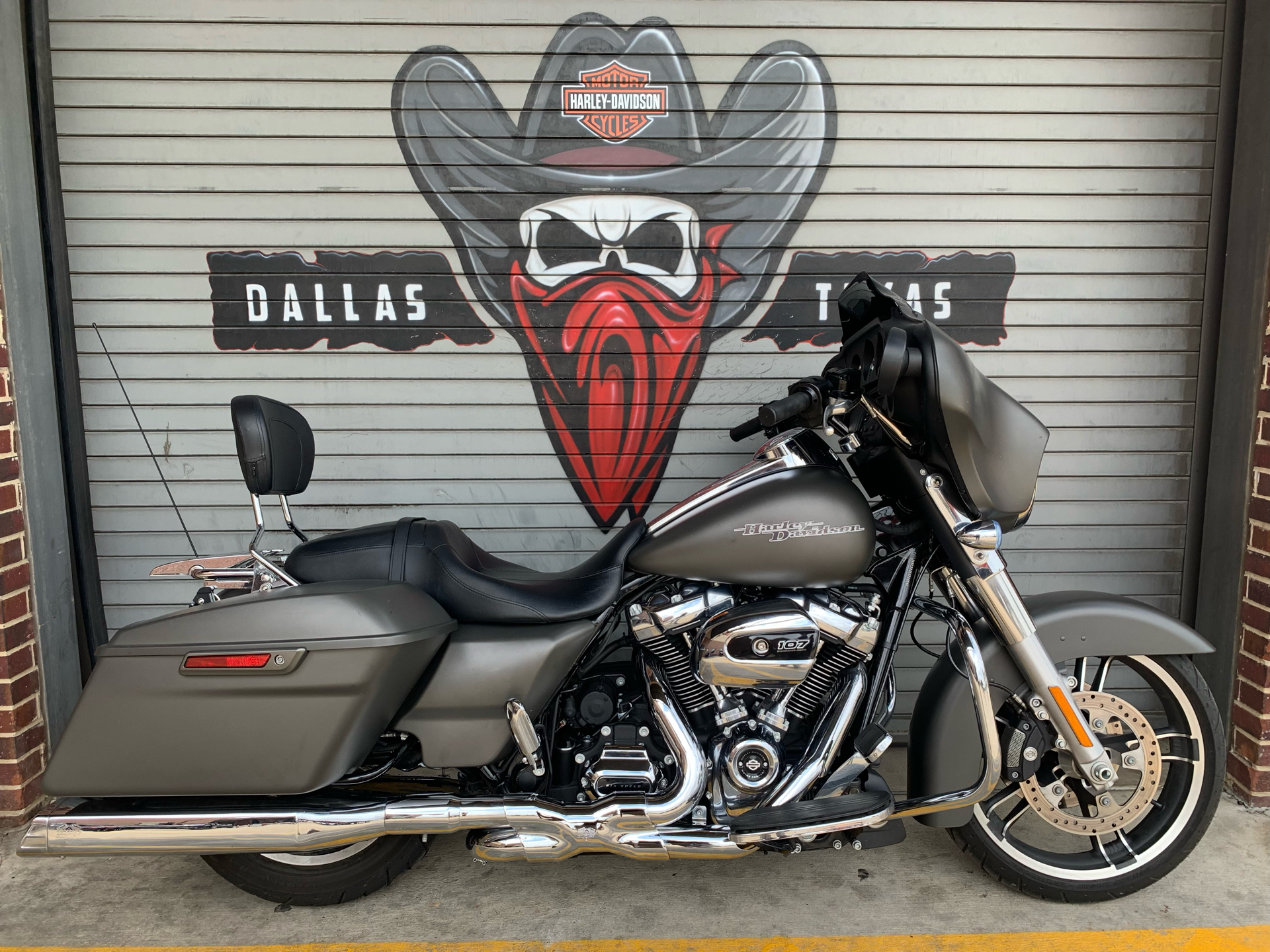 2018 Harley-Davidson Street Glide® in Carrollton, Texas - Photo 3