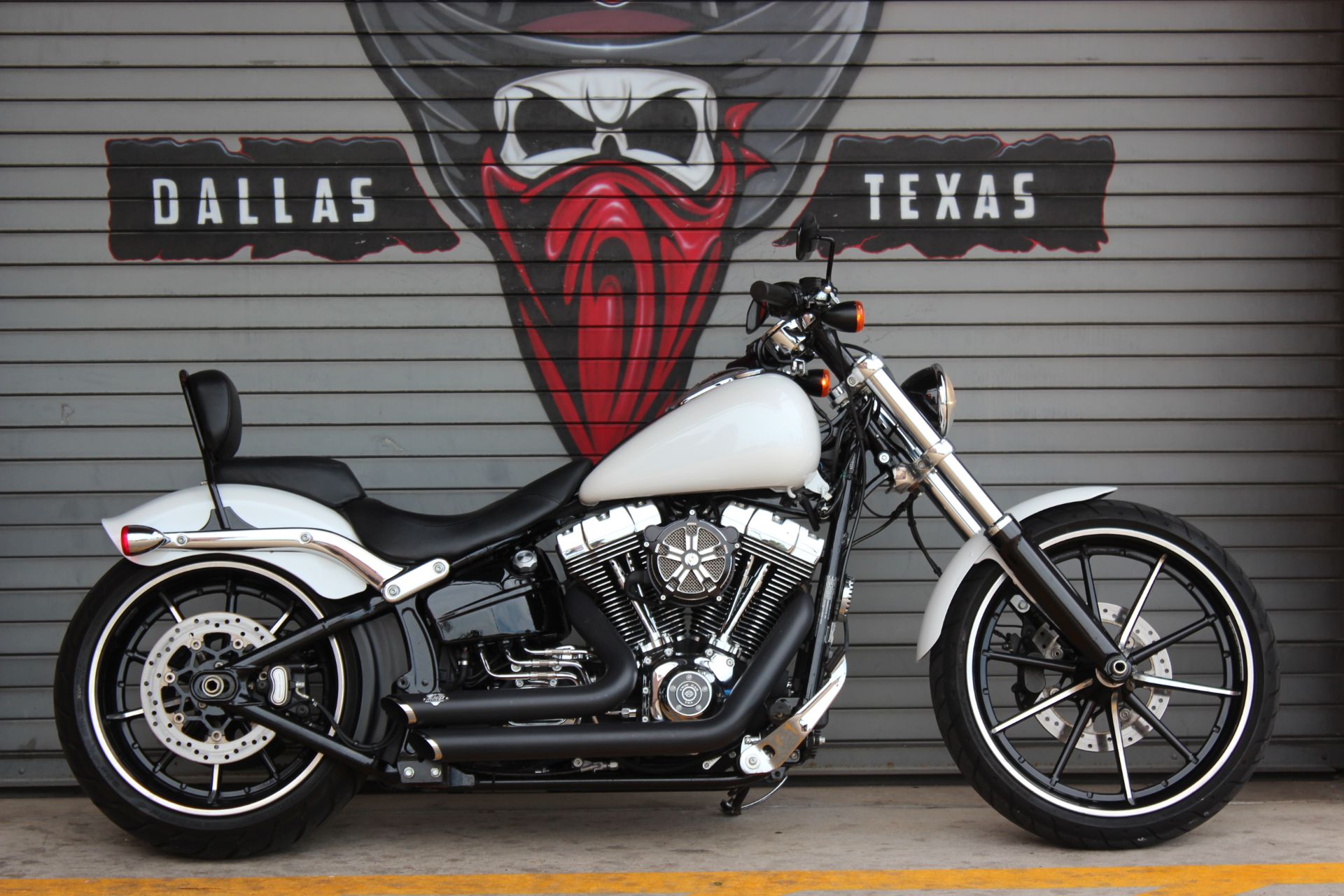 2016 Harley-Davidson Breakout® in Carrollton, Texas - Photo 2