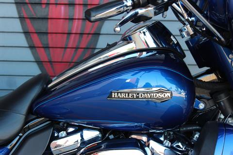 2017 Harley-Davidson Tri Glide® Ultra in Carrollton, Texas - Photo 6
