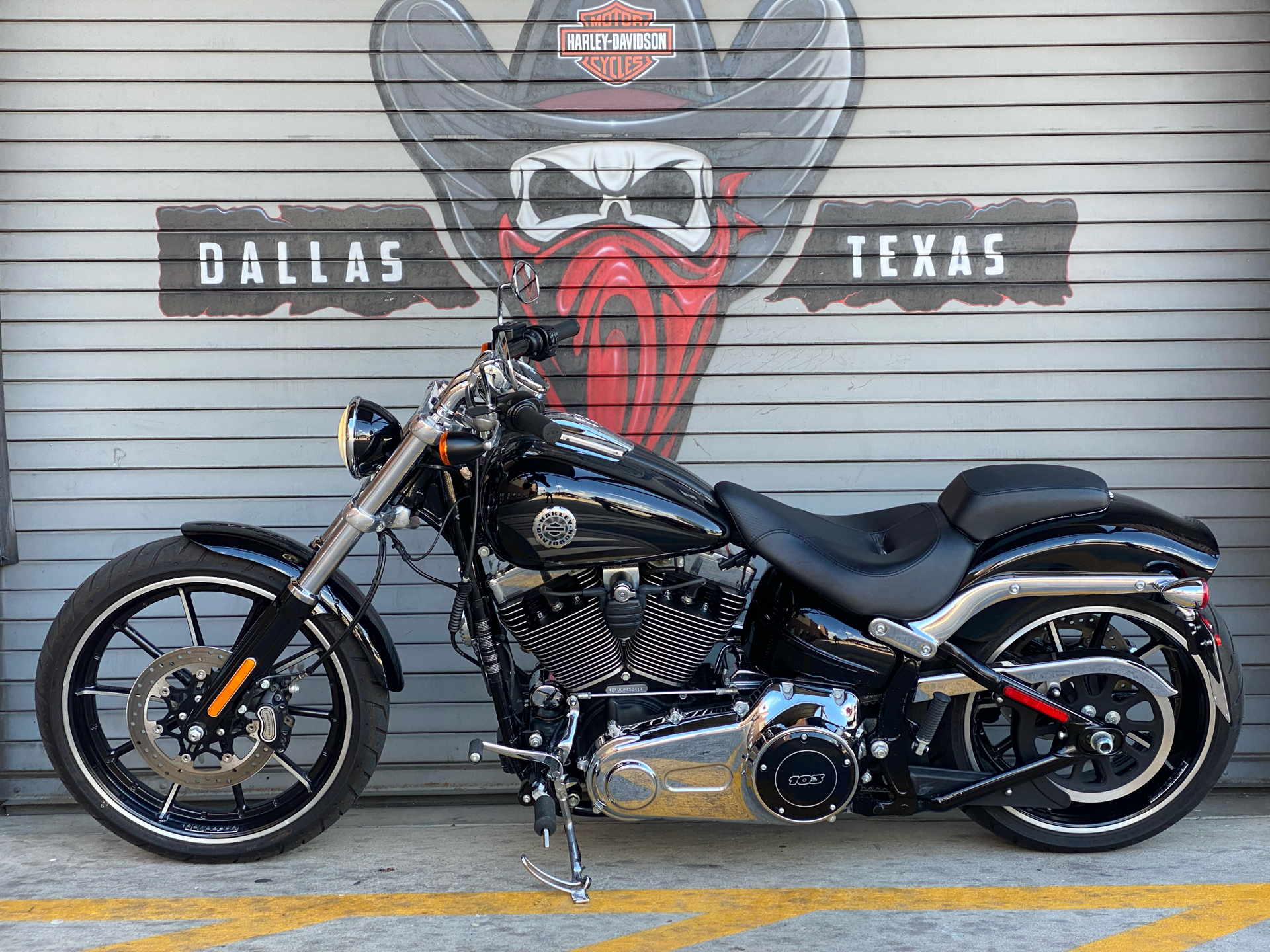 2016 Harley-Davidson Breakout® in Carrollton, Texas - Photo 9