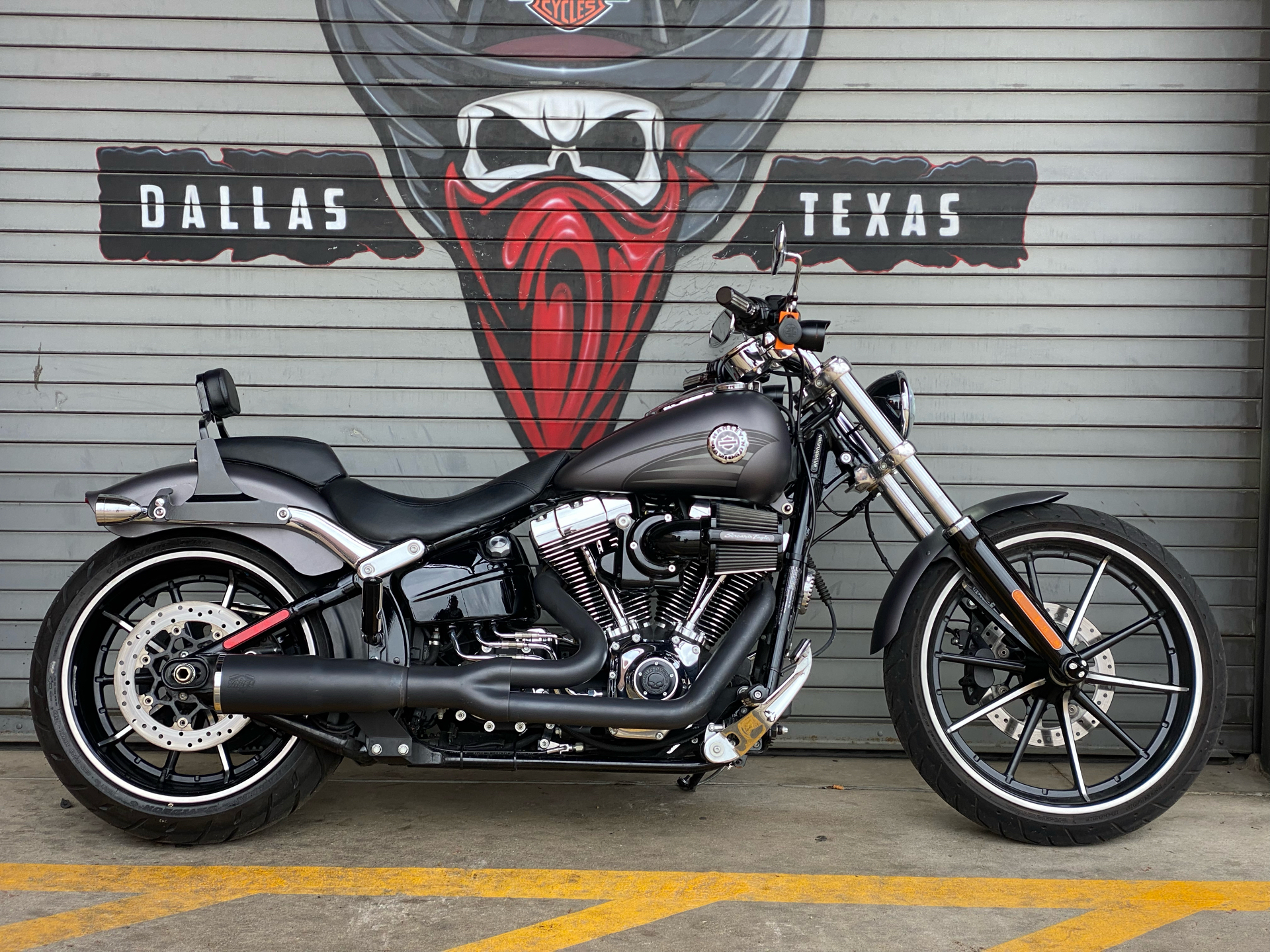 2016 Harley-Davidson Breakout® in Carrollton, Texas - Photo 3