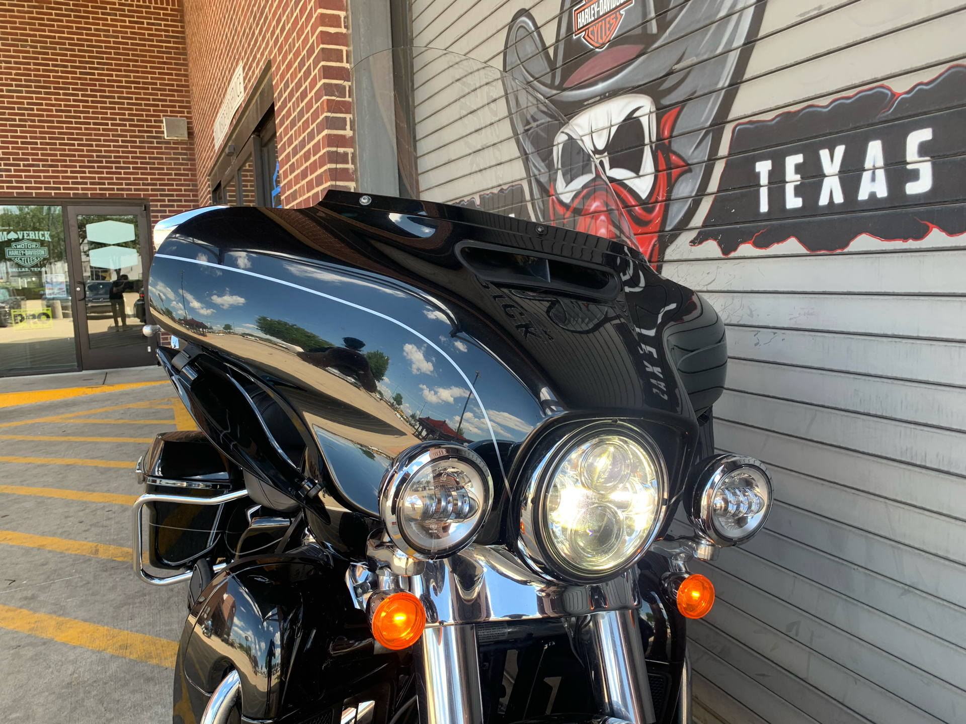 2017 Harley-Davidson Ultra Limited in Carrollton, Texas - Photo 2