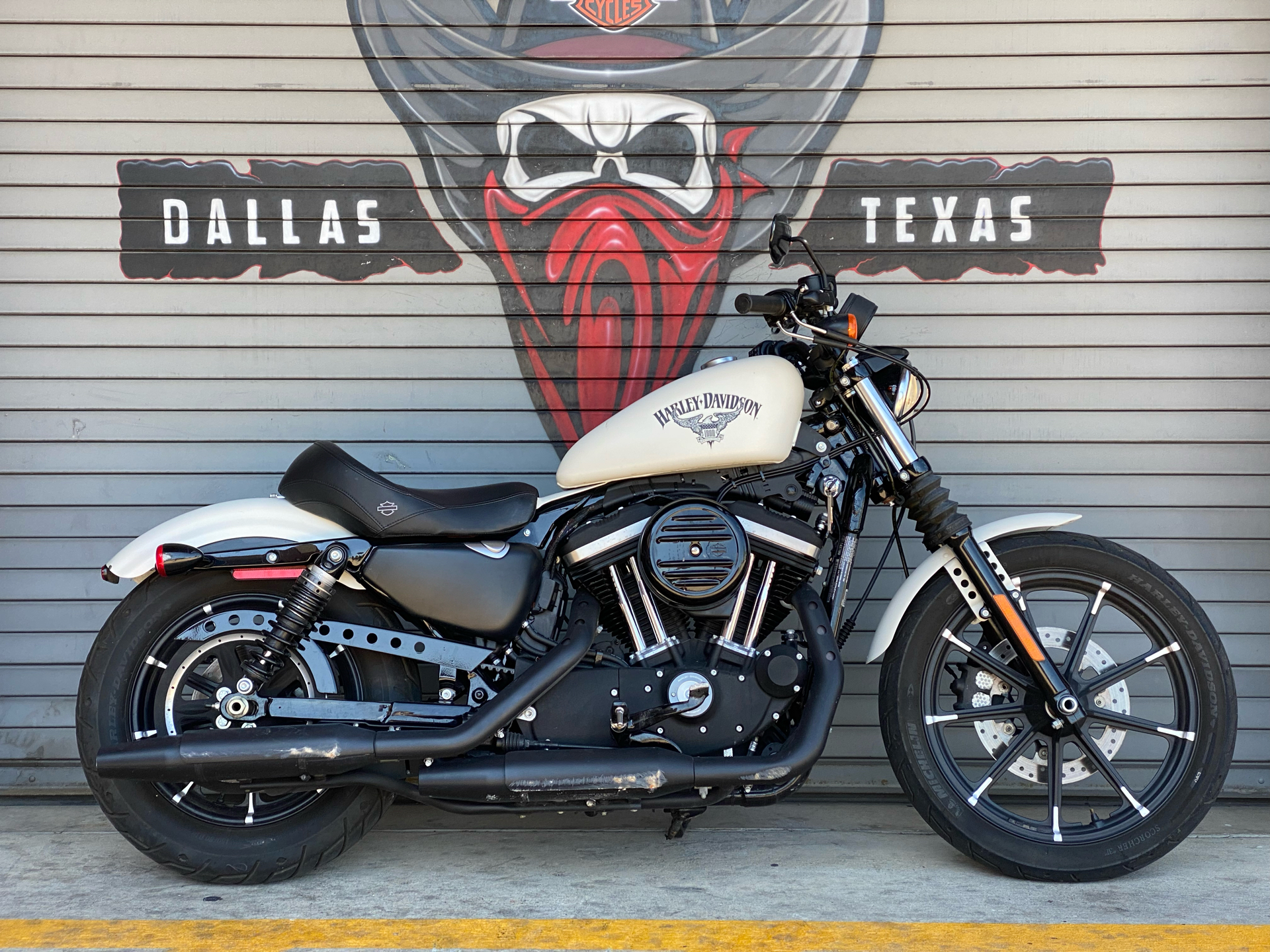 2018 Harley-Davidson Iron 883™ in Carrollton, Texas - Photo 3