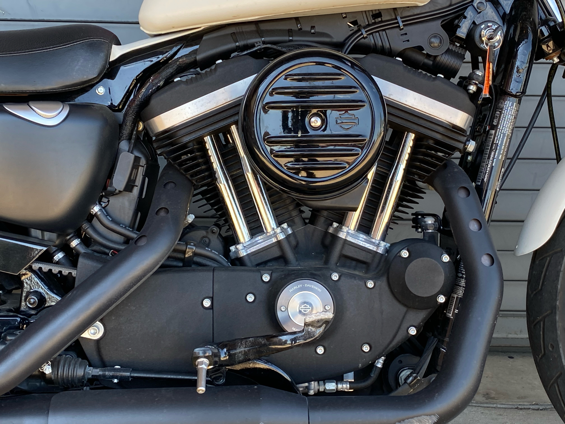 2018 Harley-Davidson Iron 883™ in Carrollton, Texas - Photo 6